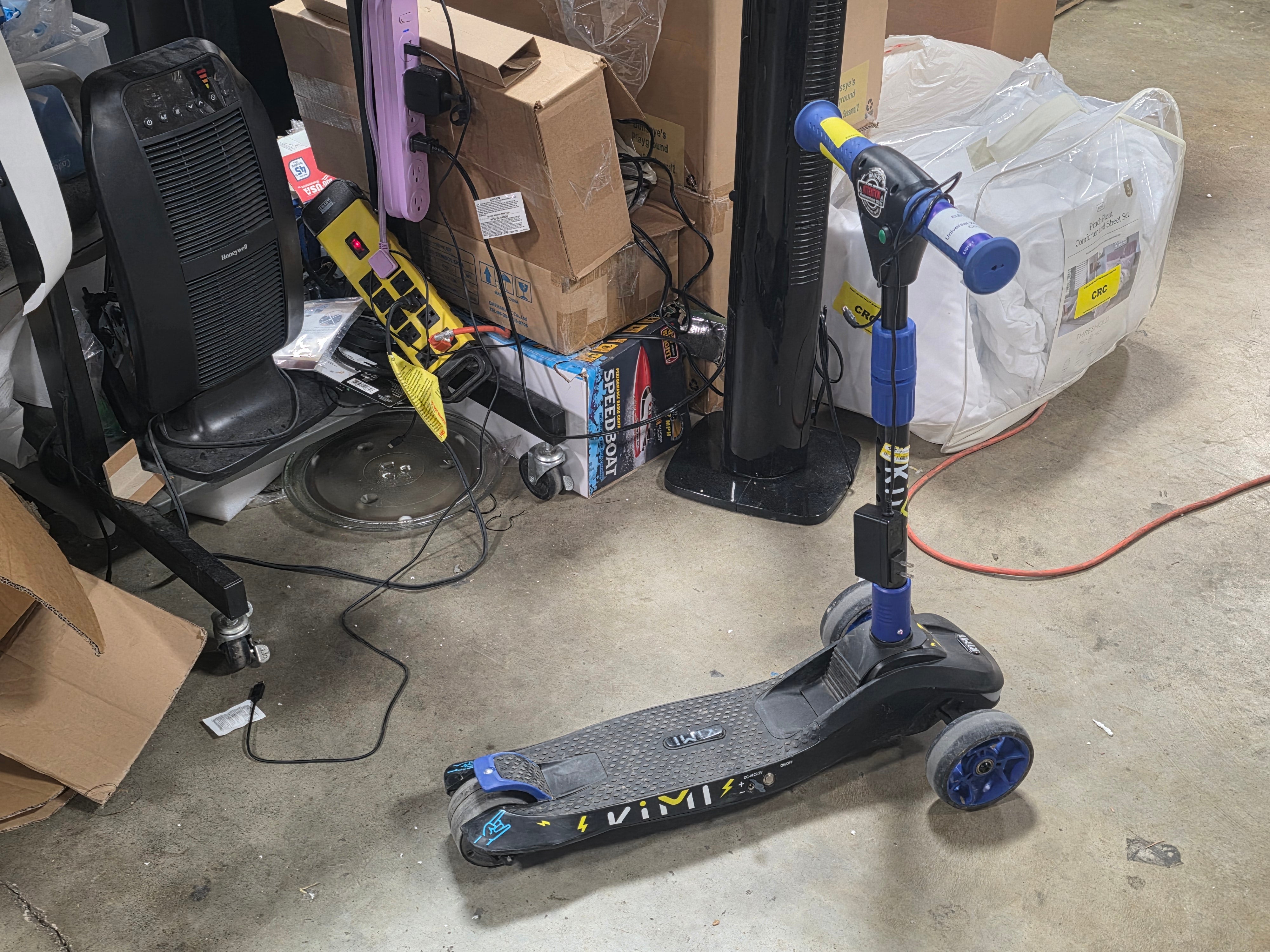 Kids Electric Scooter Light-Up Wheels Blue Lean-to-Steer 5 mph