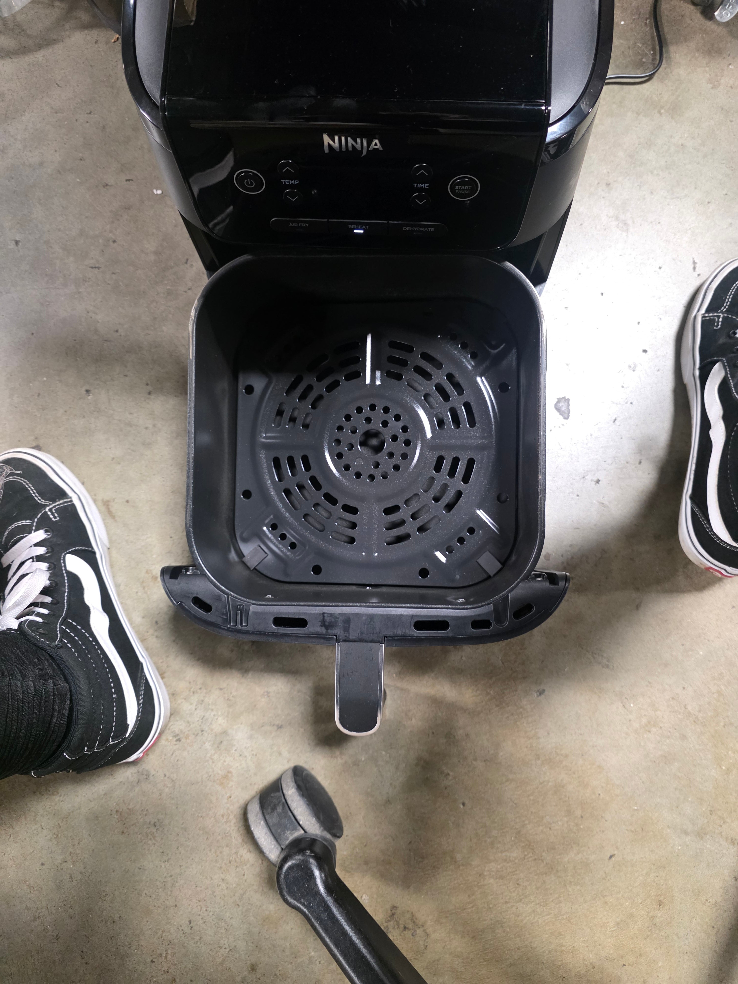 Air Fryer Pro 4-in-1 : Dishwasher-Safe Parts, Gray, Metal & Plastic