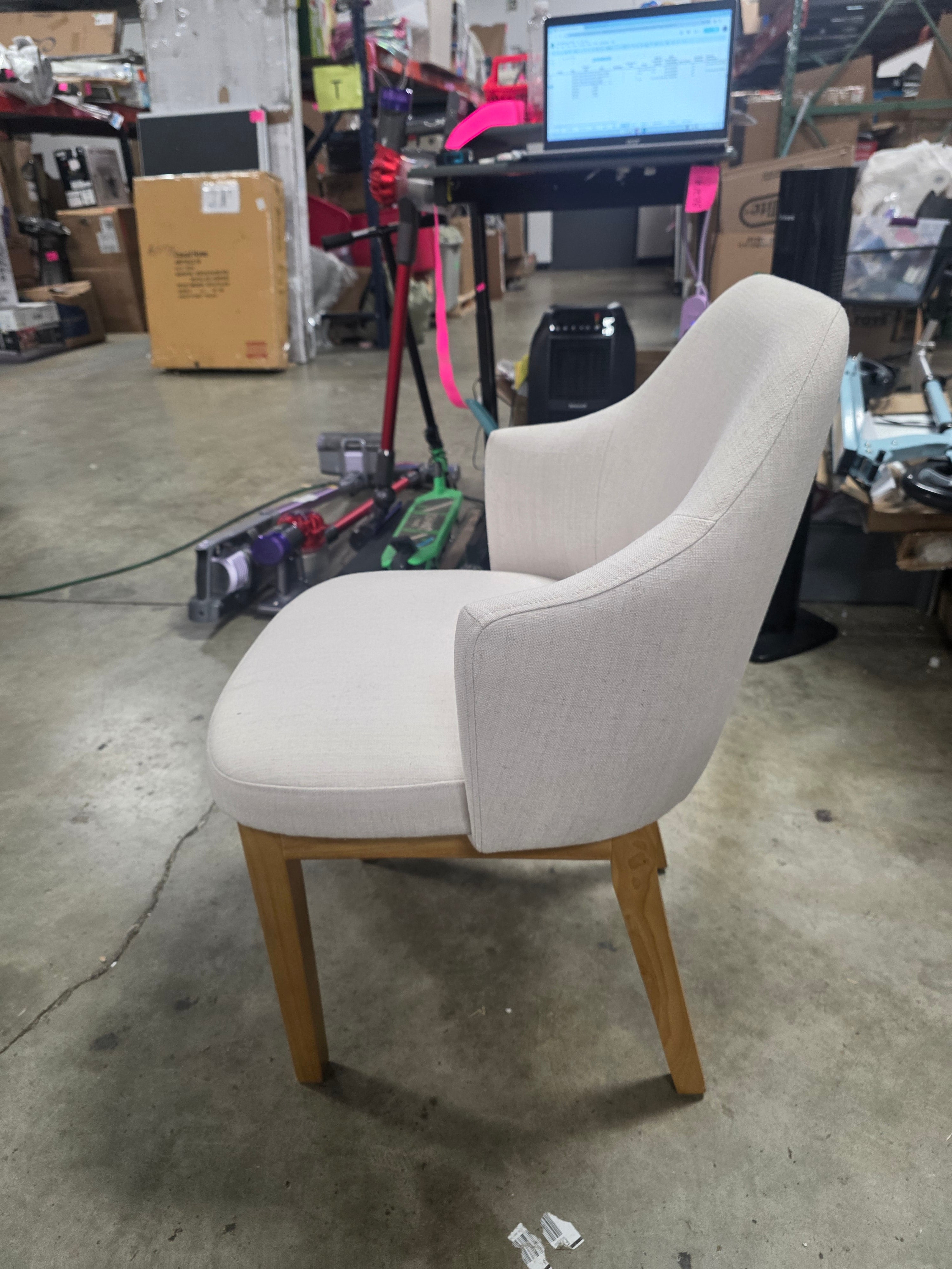 Kinston Curved Back Upholstered Dining Chair