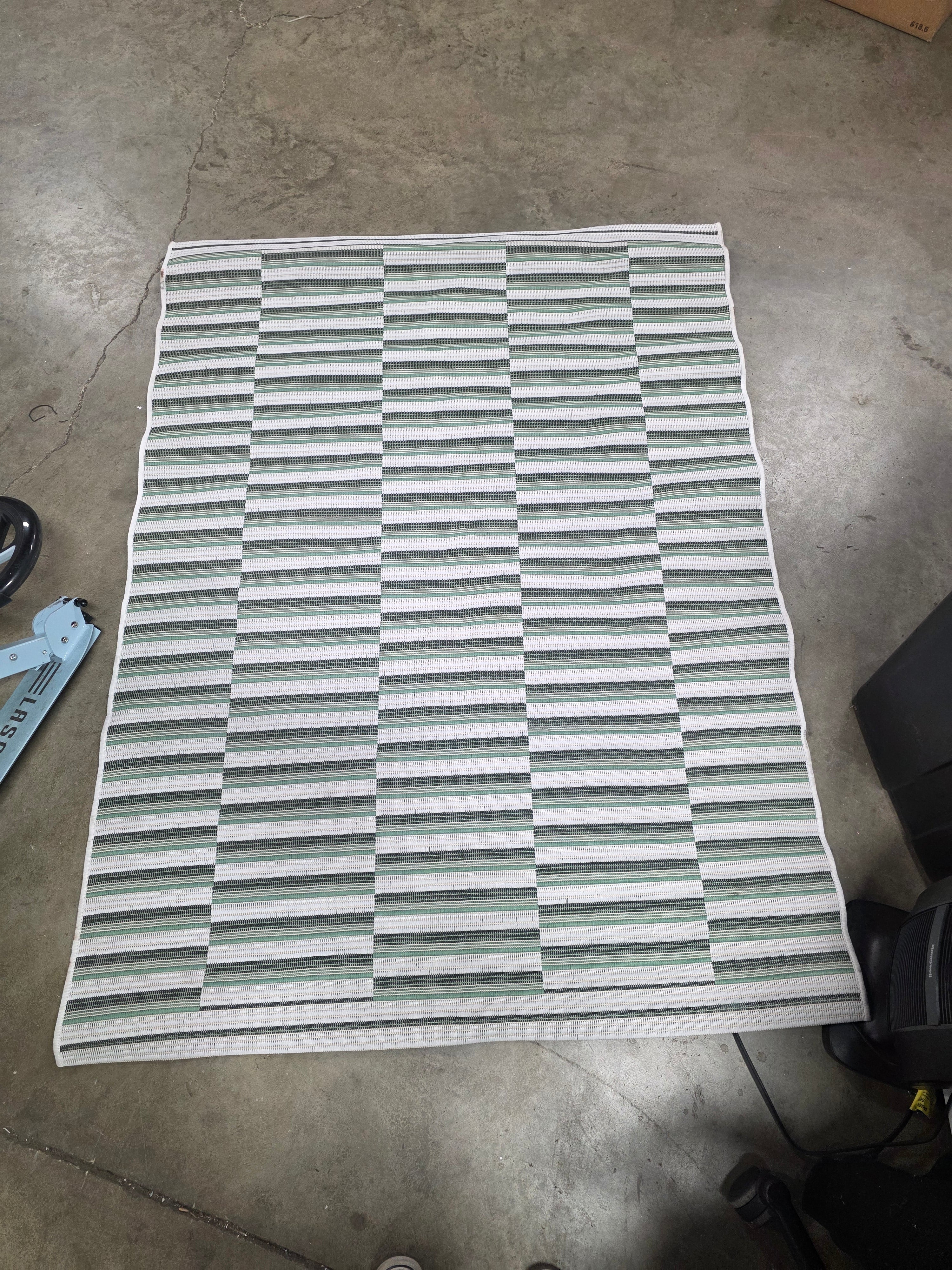 Linear Geo Outdoor Area Rug 3'11"x5'5"