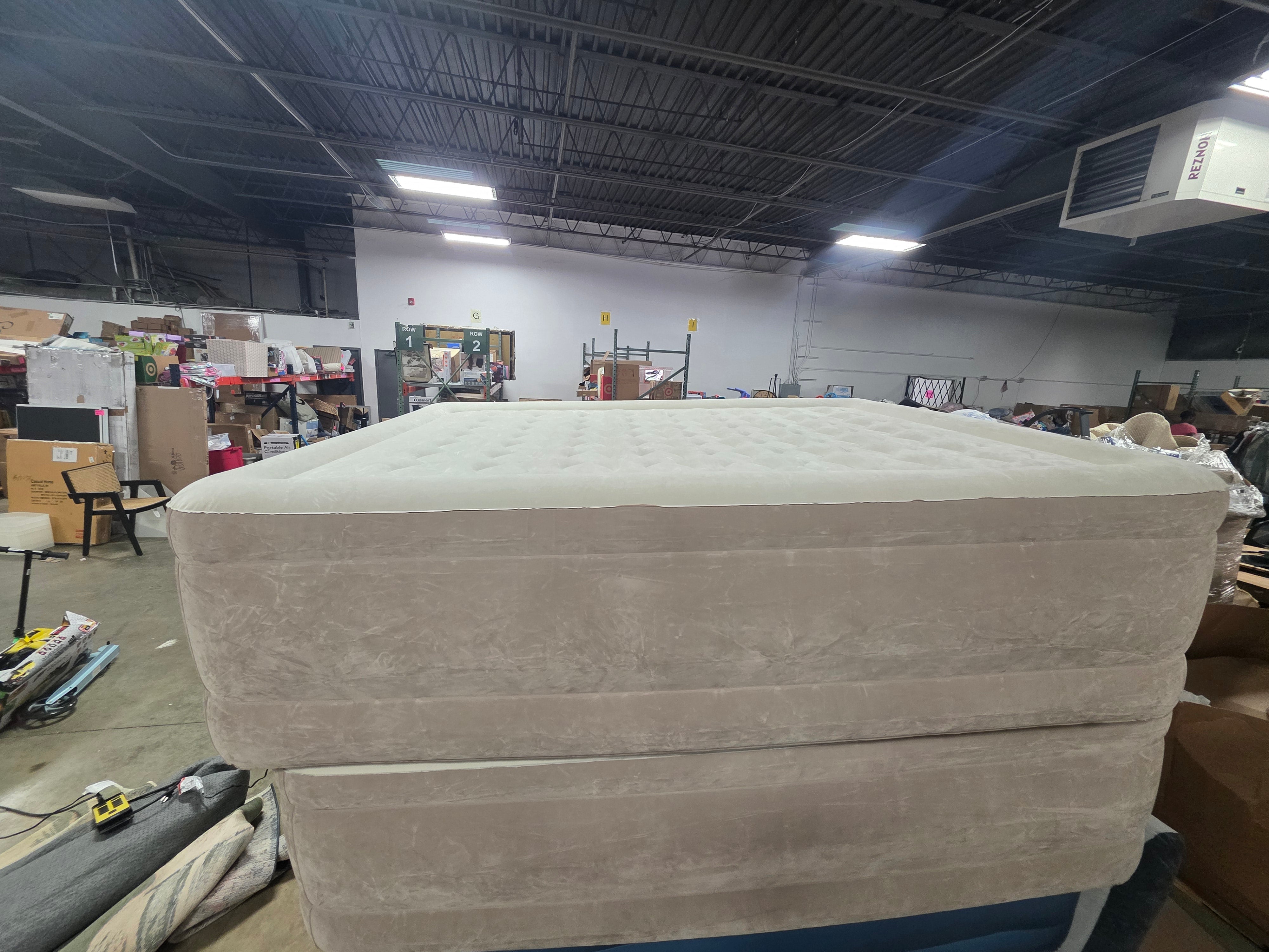 Ultra Plush Queen Air Mattress with Internal Pump