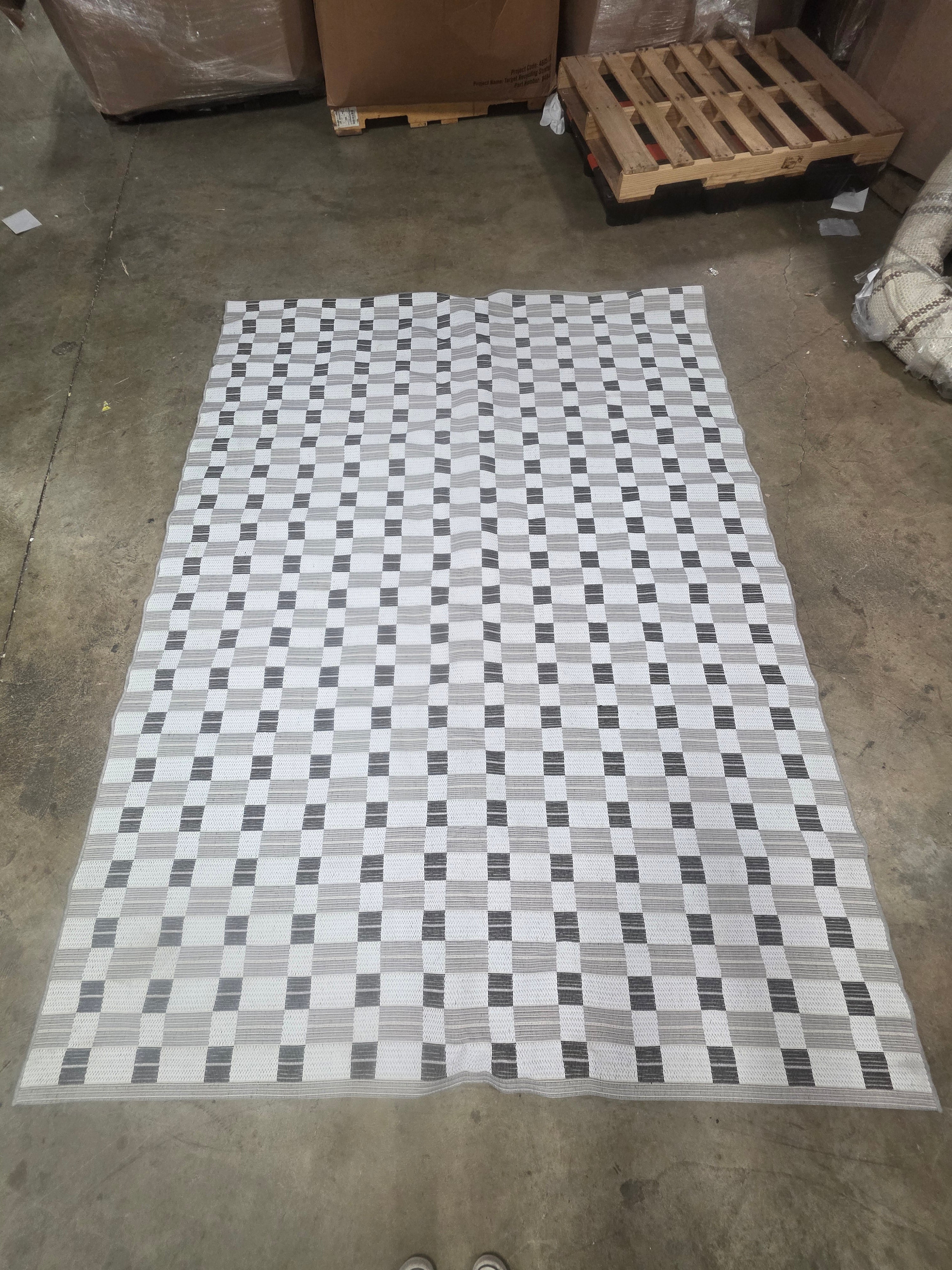 Linear Geo Outdoor Area Rug - 6'6"x9'
