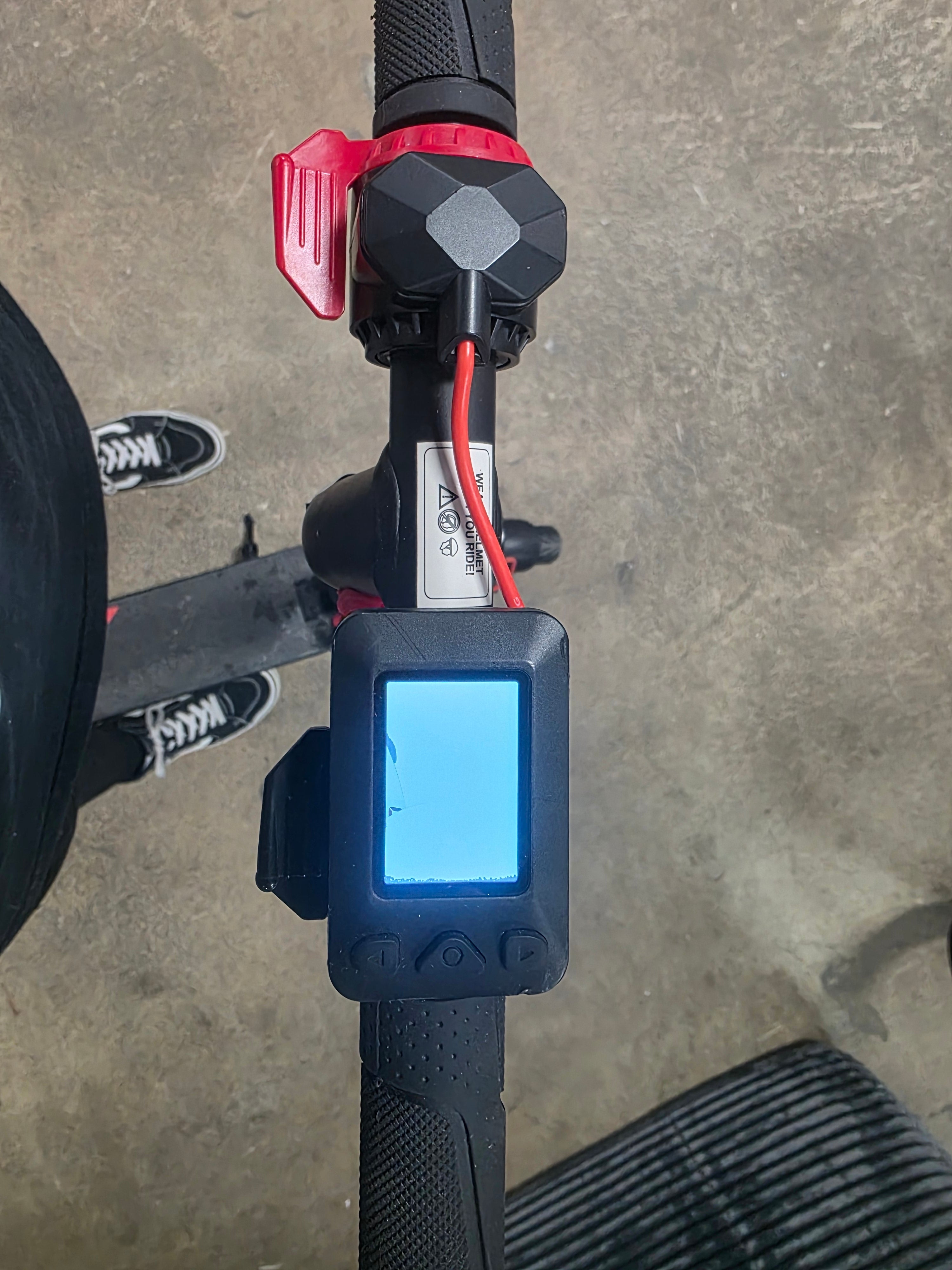 Skute Folding Electric Scooter Lithium Battery Powered Scooter - Black/Red