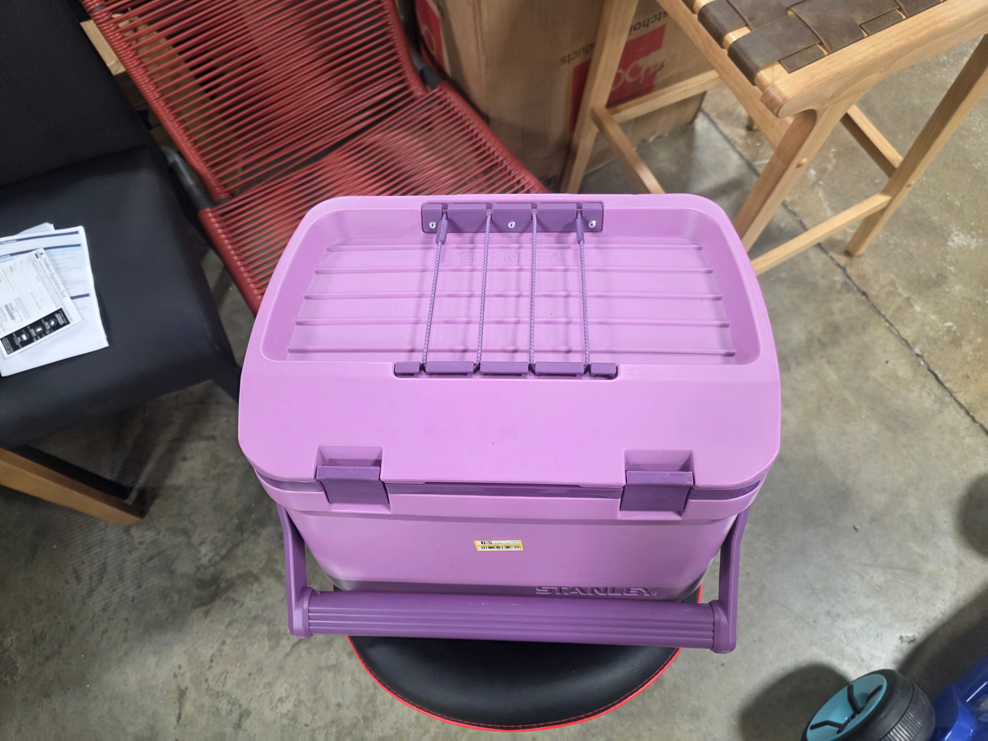 Plastic Easy-Carry Outdoor Cooler