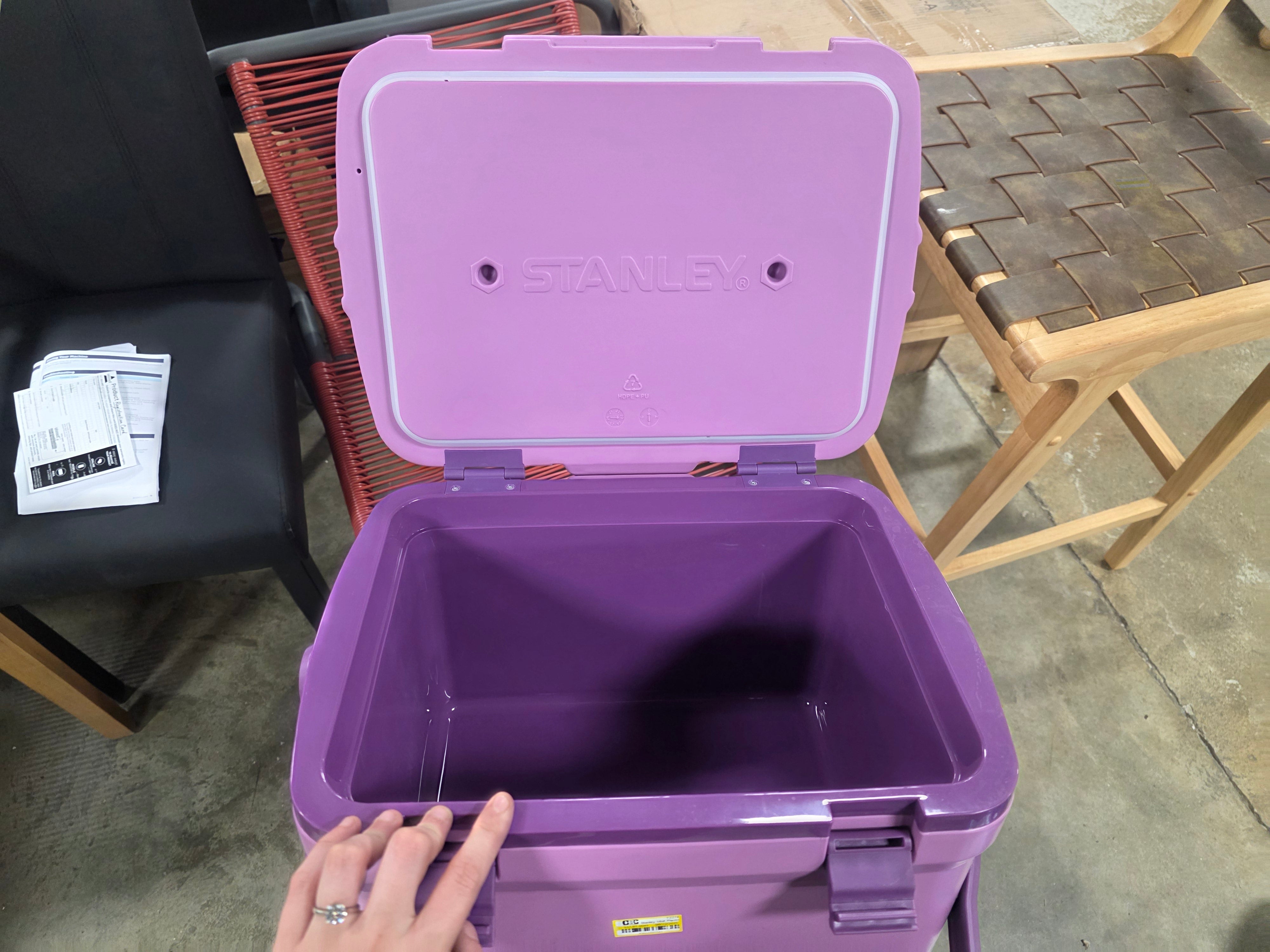 Plastic Easy-Carry Outdoor Cooler