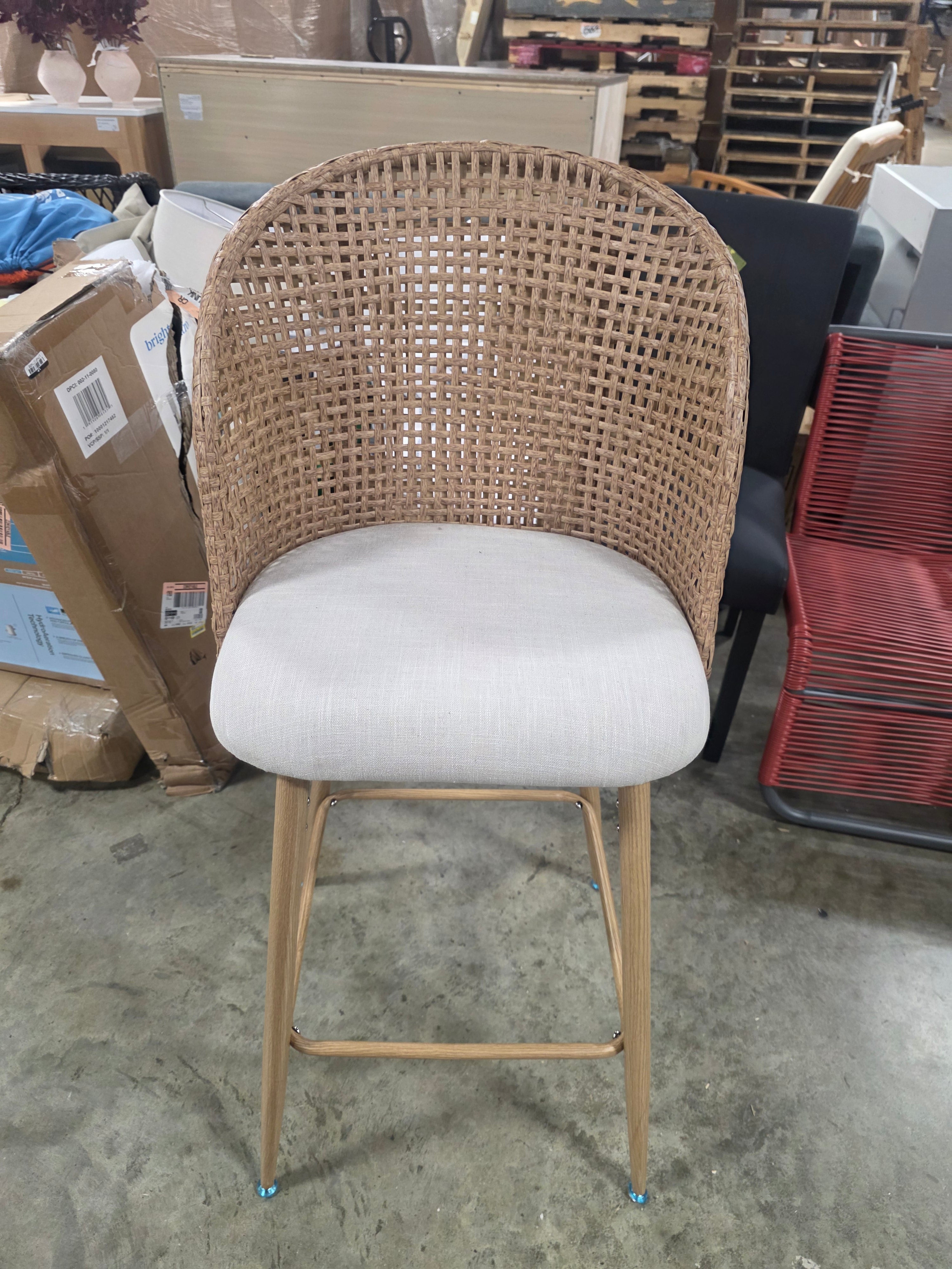 1-Piece Grasse Linen Bar Stool Beige Upholstered Bar Stool with Rattan Back