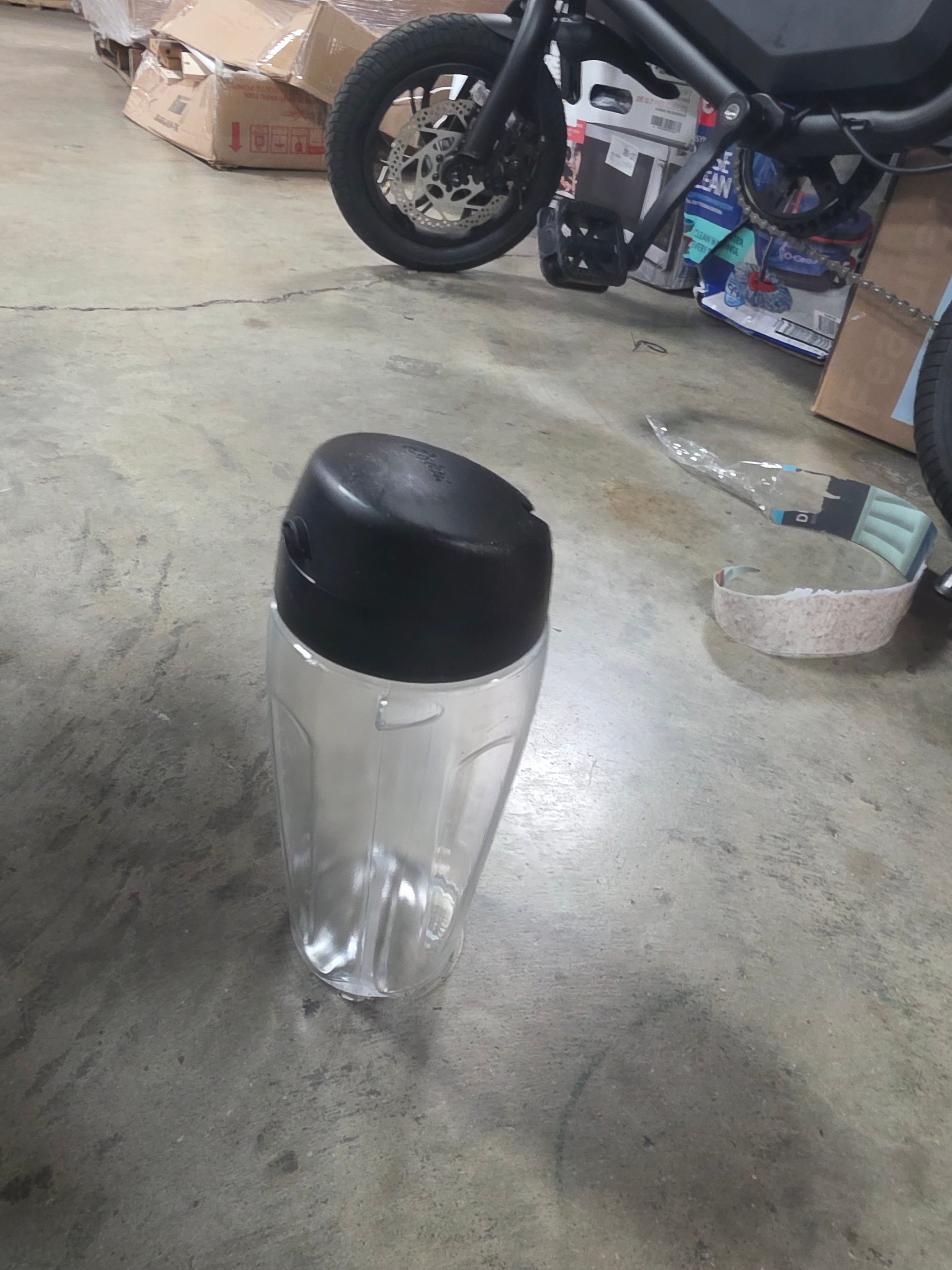 Easy-to-Clean Blender with Dishwasher-Safe Glass Jar with a Blend-n-Go Cup