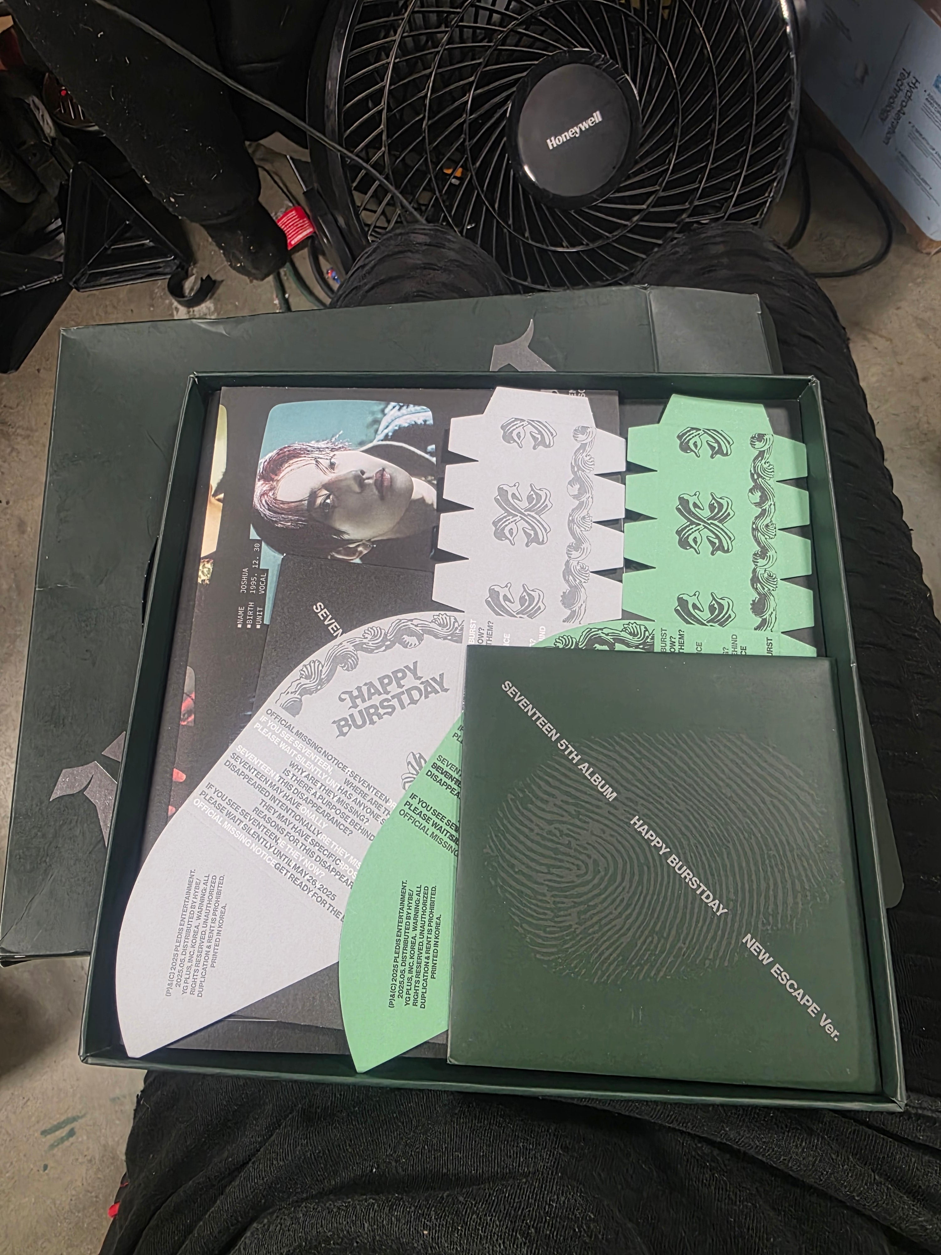 SEVENTEEN 5th Studio Album 'HAPPY BURSTDAY'