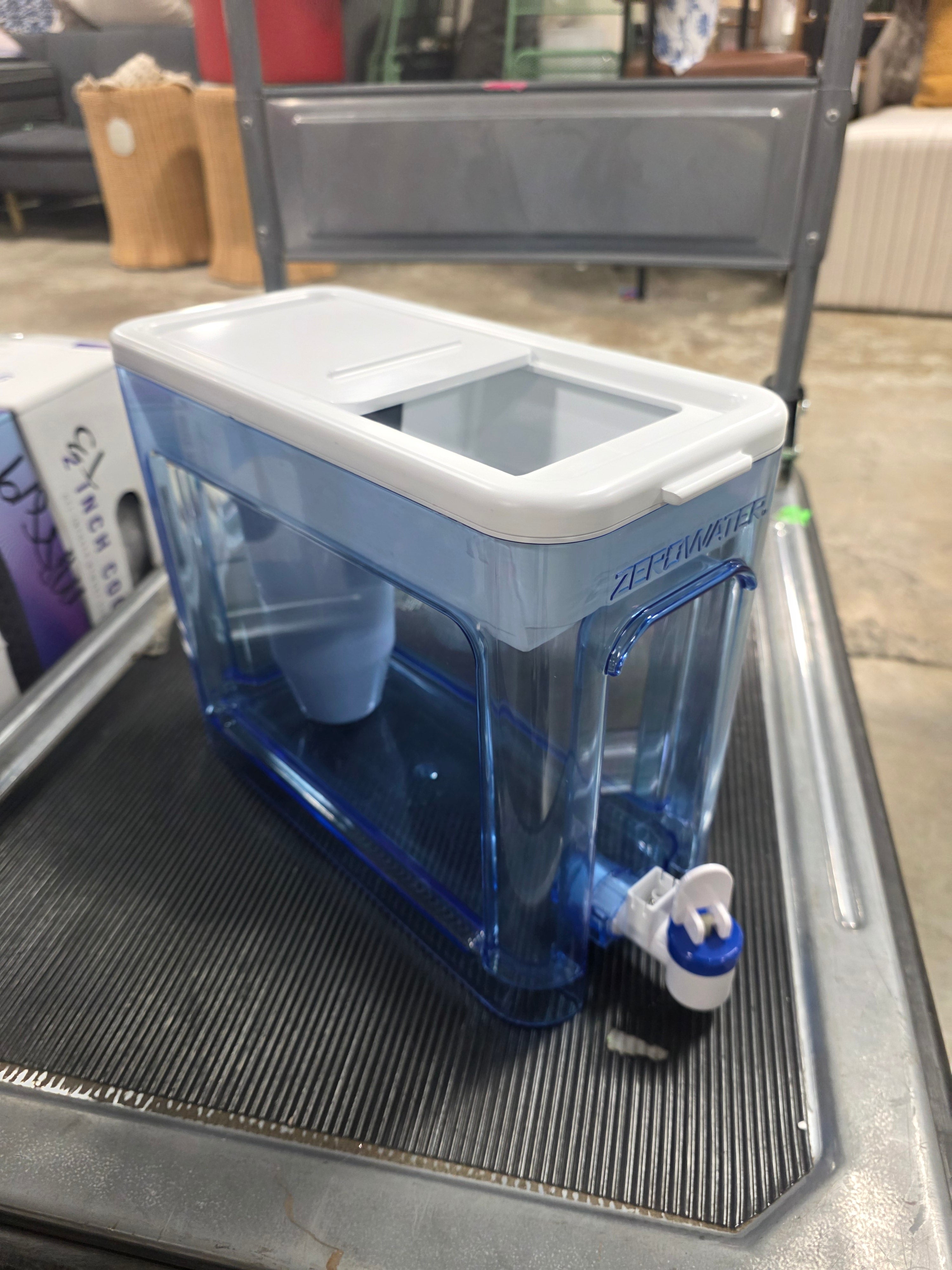 32 Cup Ready Read Water Filtration Dispenser