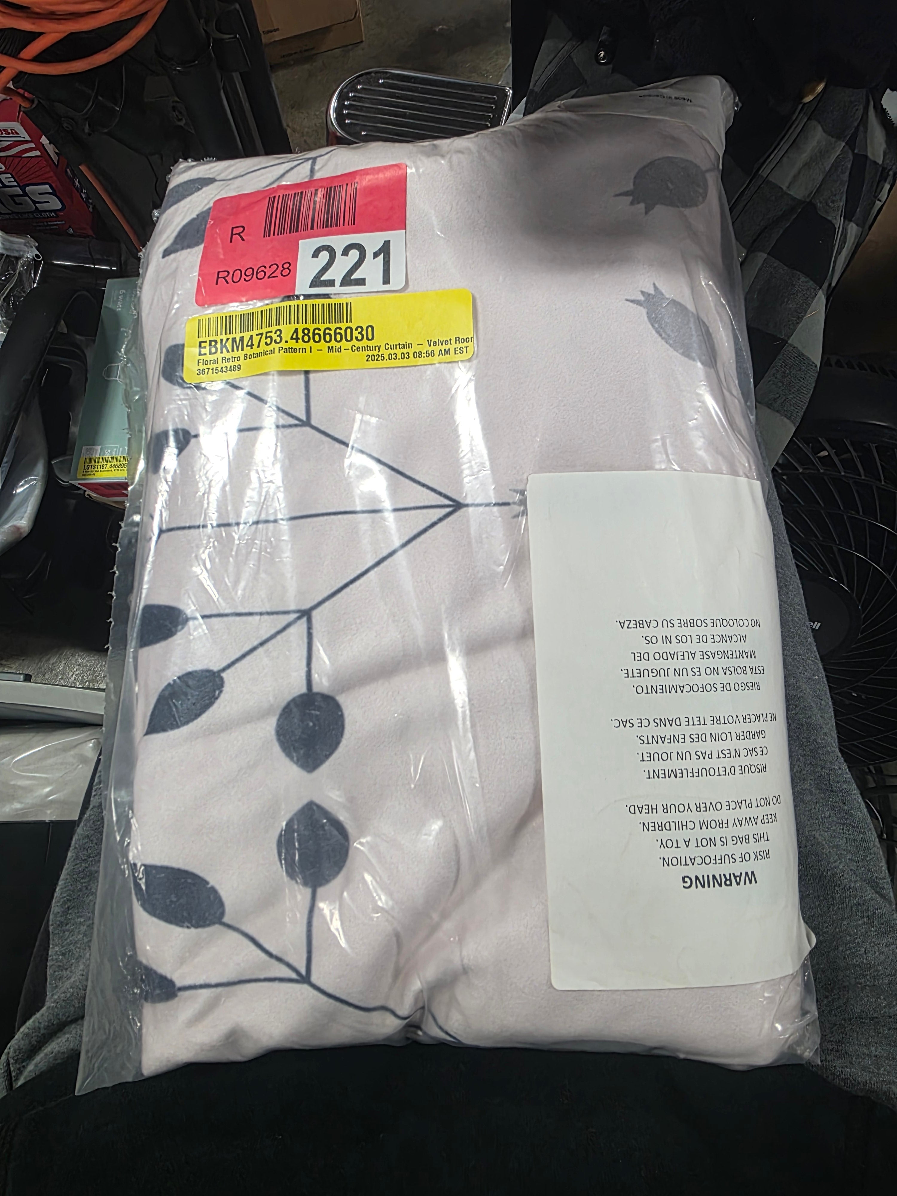 Floral Retro Botanical Pattern I Velvet Room darkening - 1 panel