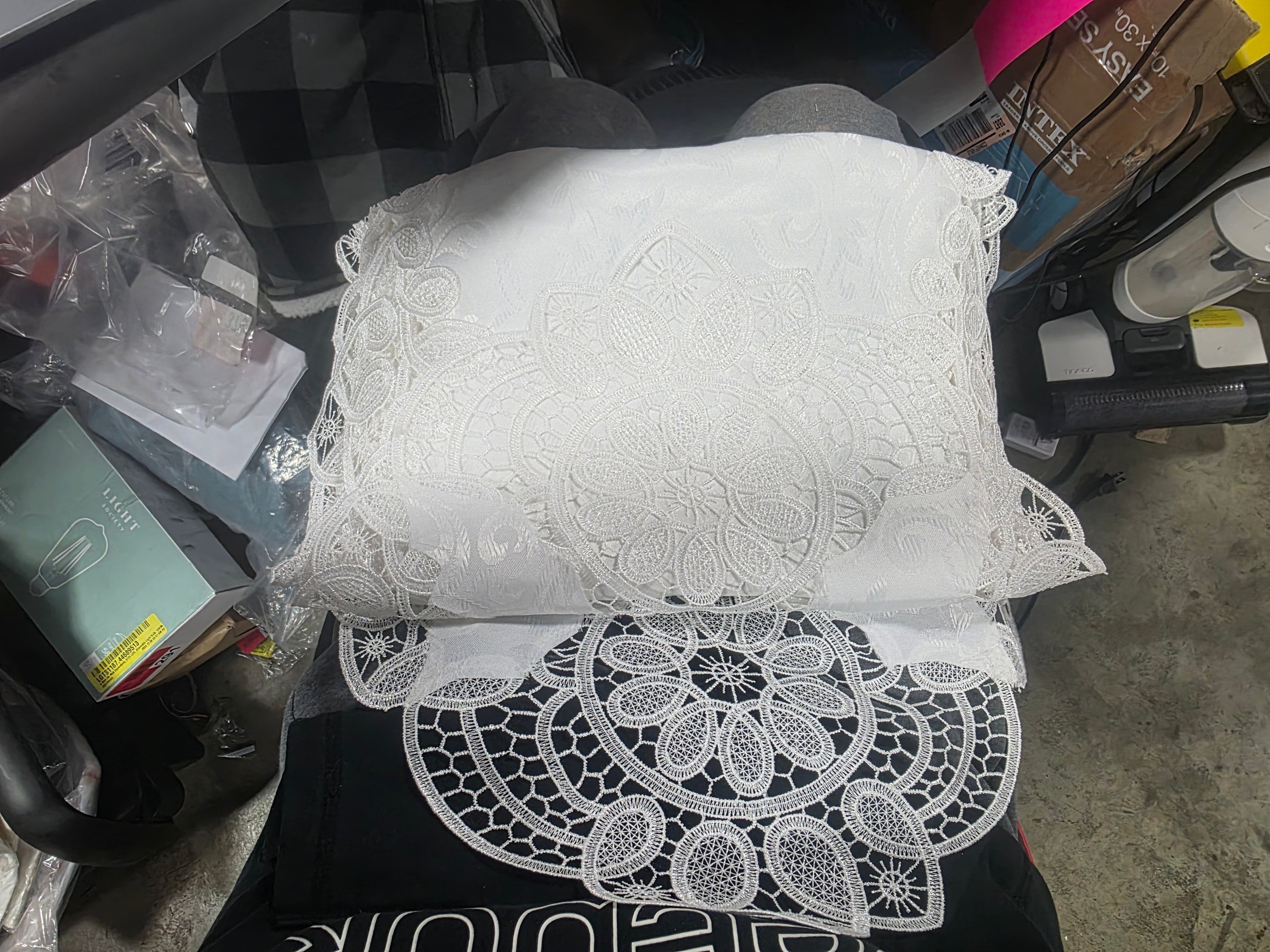 Christofer Floral Oval Table Runner