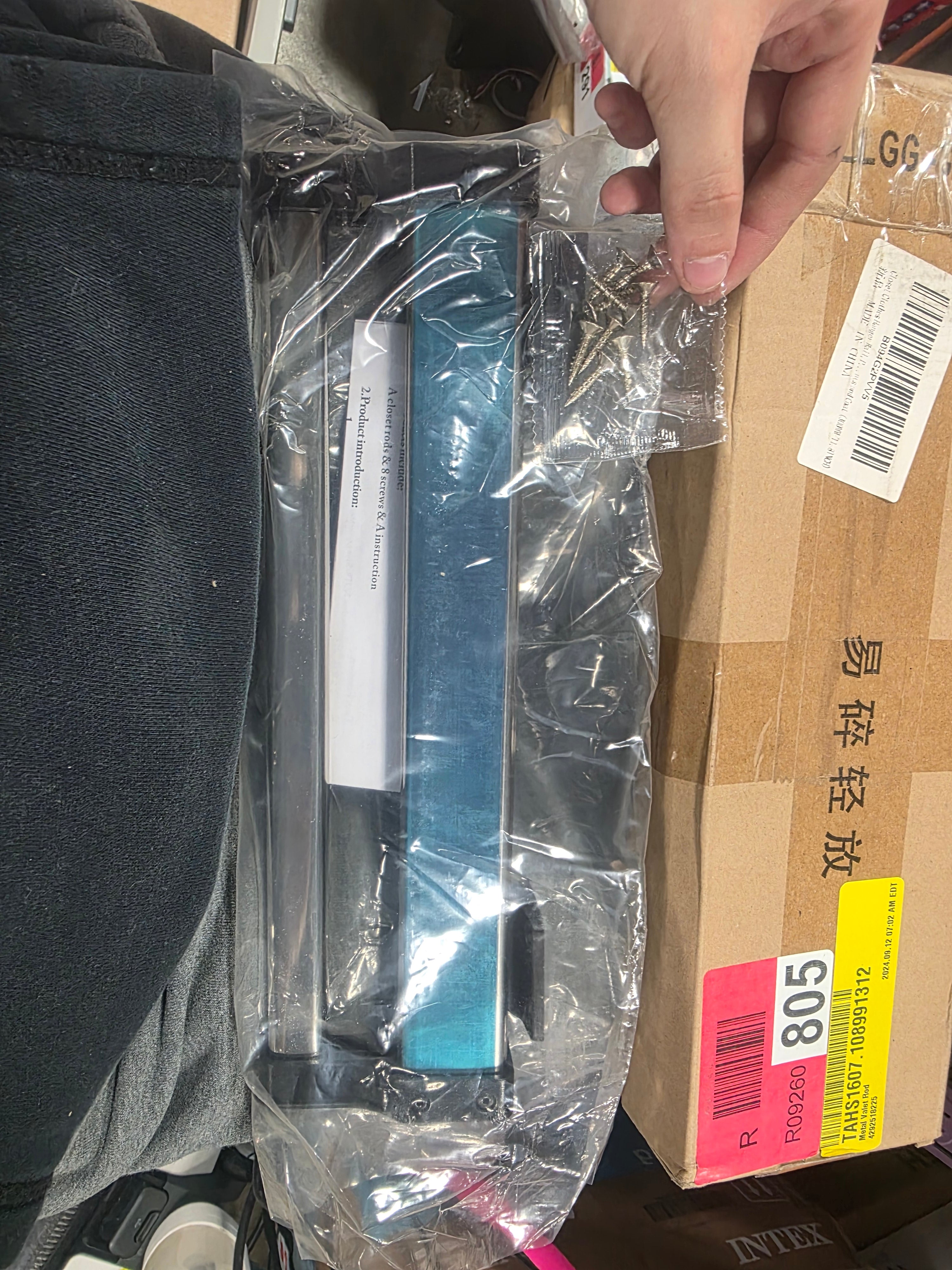 Closet Clothes Hanger Rail Pull-Out Closet Rod