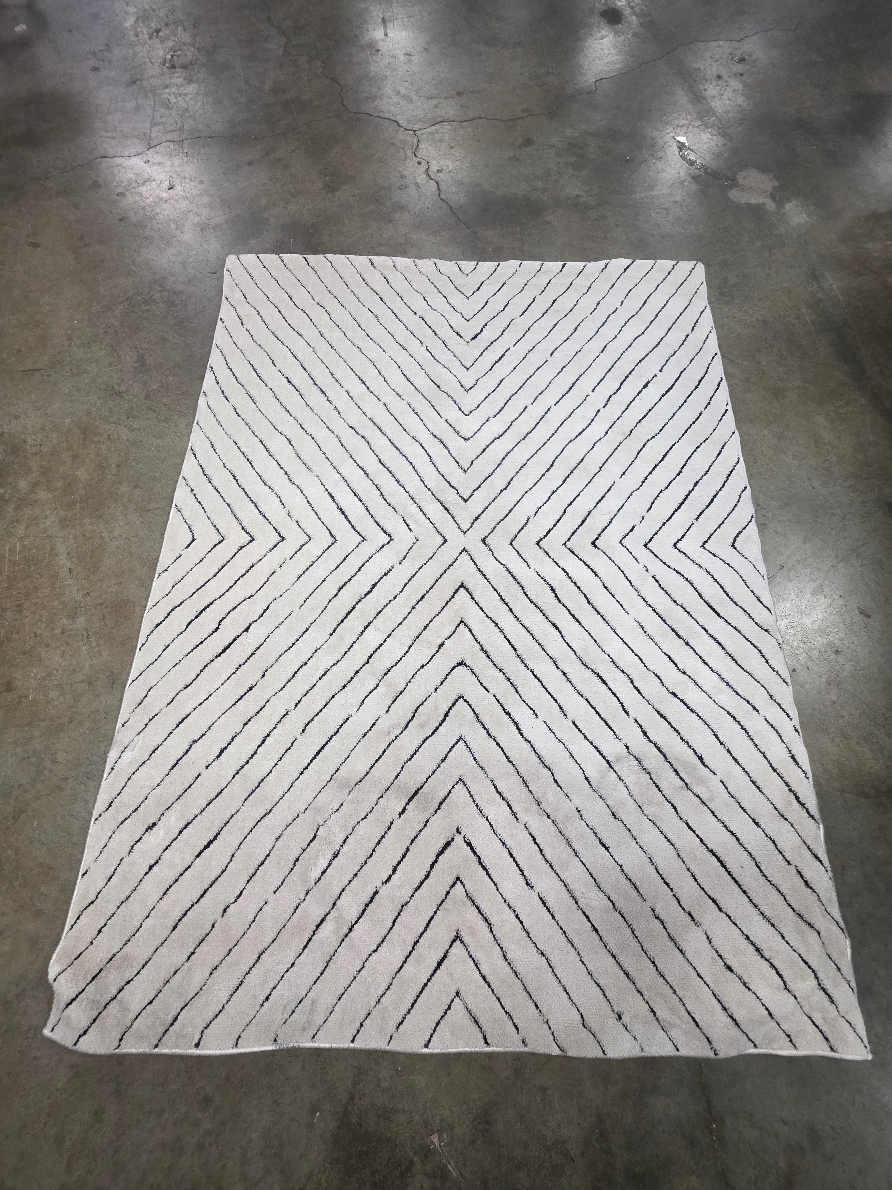 Julia Black and White Washable Area Rug 5x8