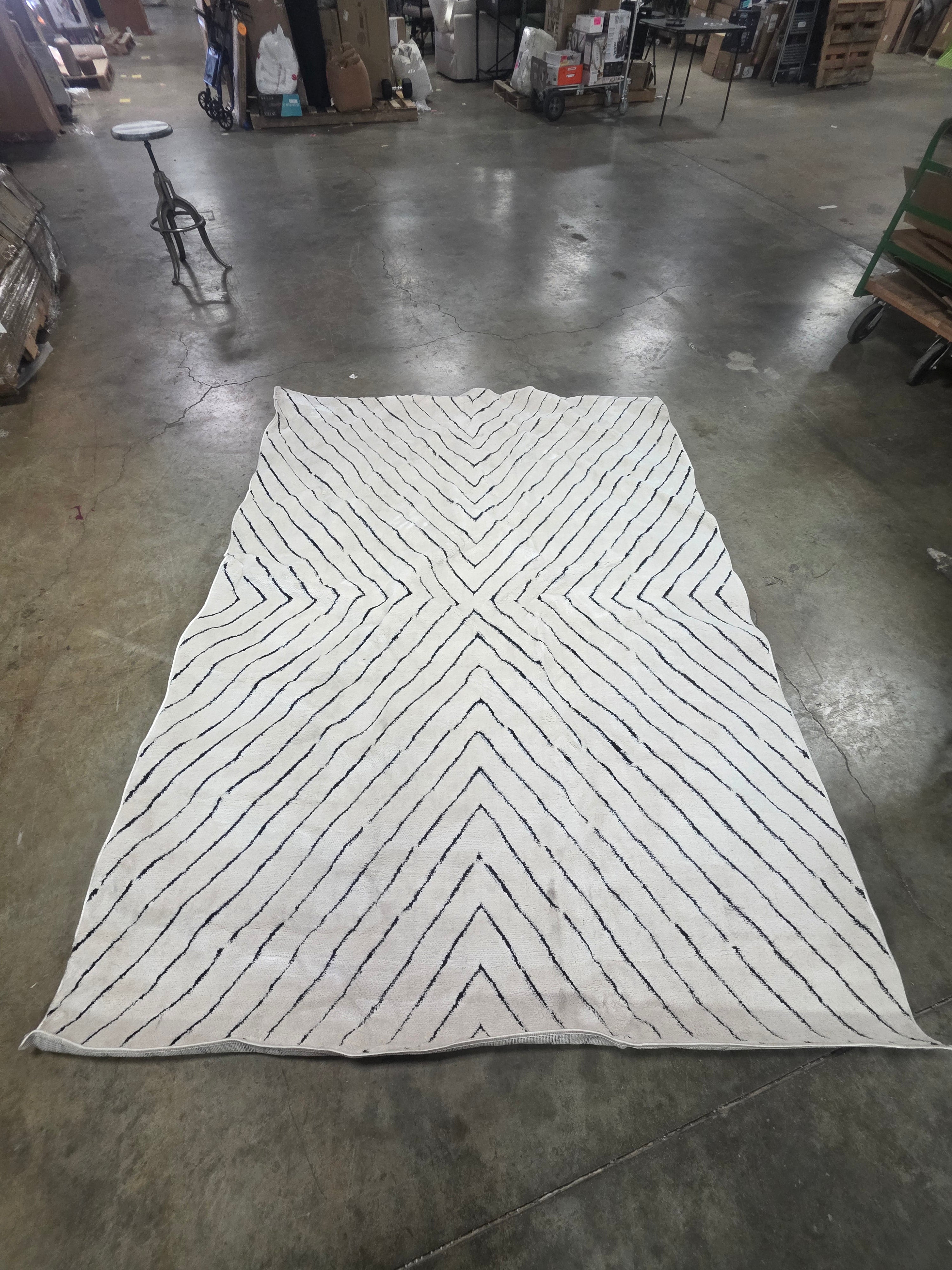 Cozy Modern Scandinavian Indoor Area Rug - 6'7"x9'