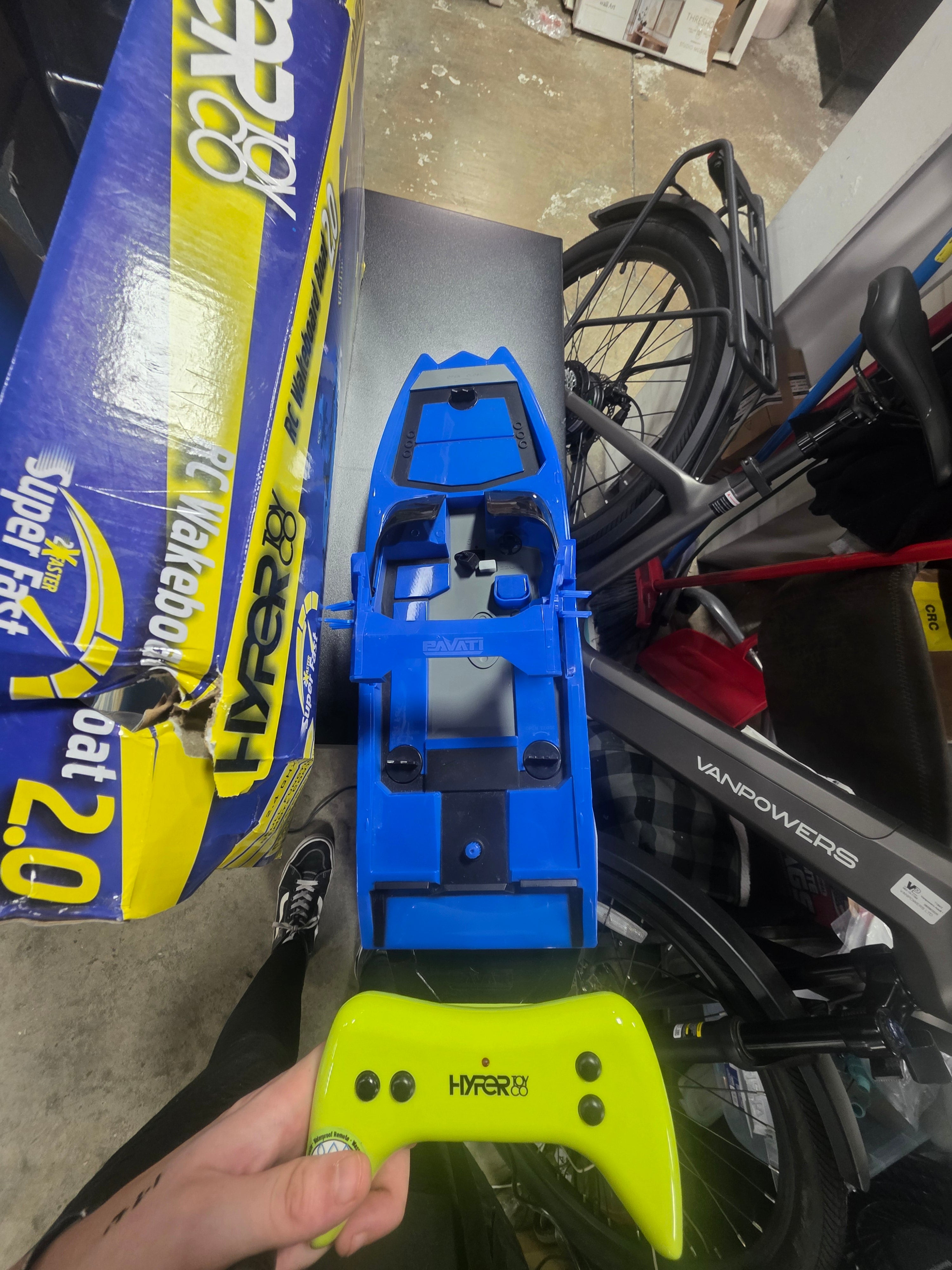 RC Pavati Wakeboard Boat - Metal & Plastic Remote Control Vehicle