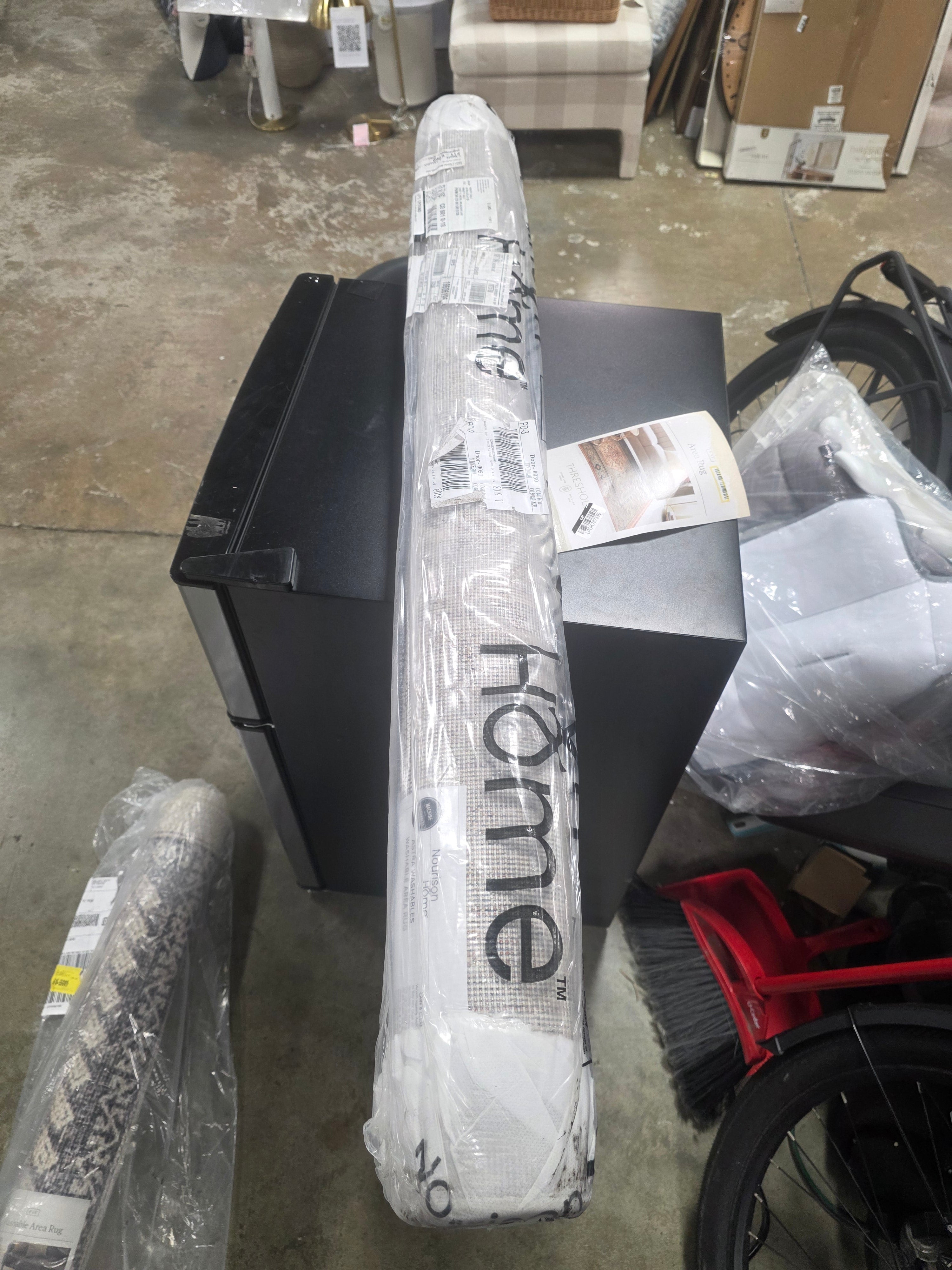 Power Loomed Persian Rug with Faded Beige Floral Design 4'x6'