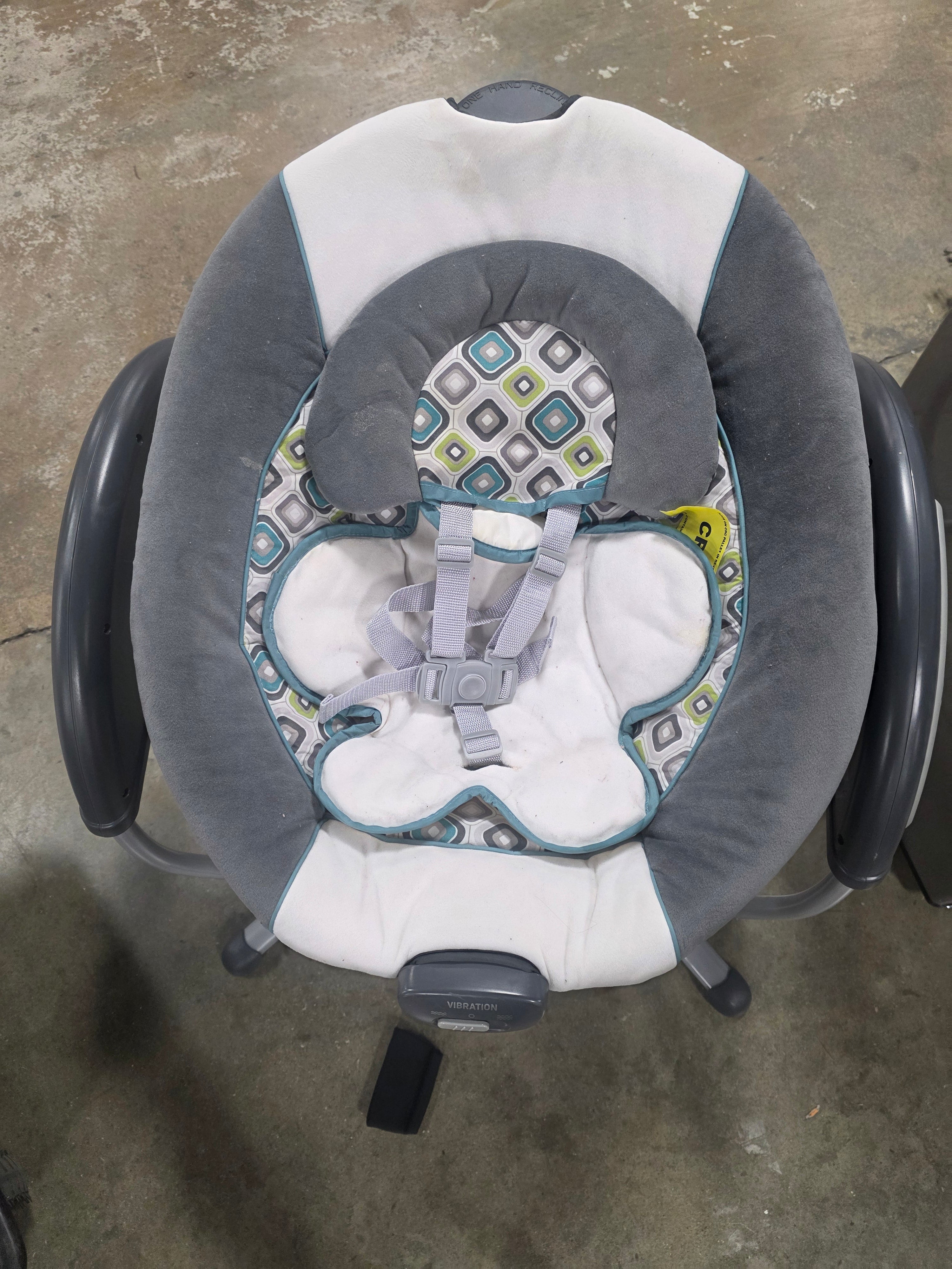 Glider LX Gliding Swing - Affinia