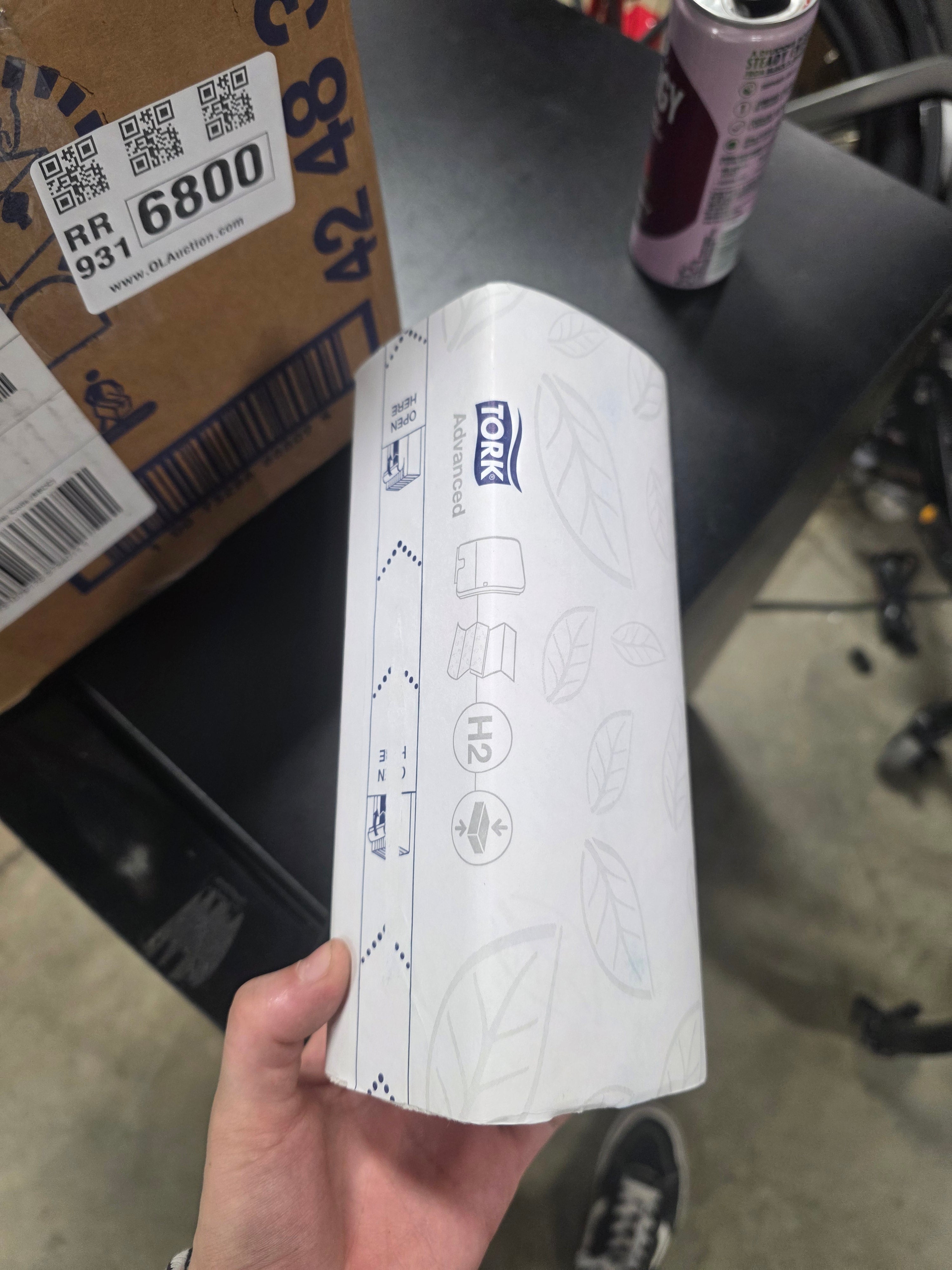 Xpress Soft Multifold Hand Towel White with Grey Leaf Print, Absorbent, 189 Towels Per Pack, 12 Packs, Fits H2 Towel Dispensers