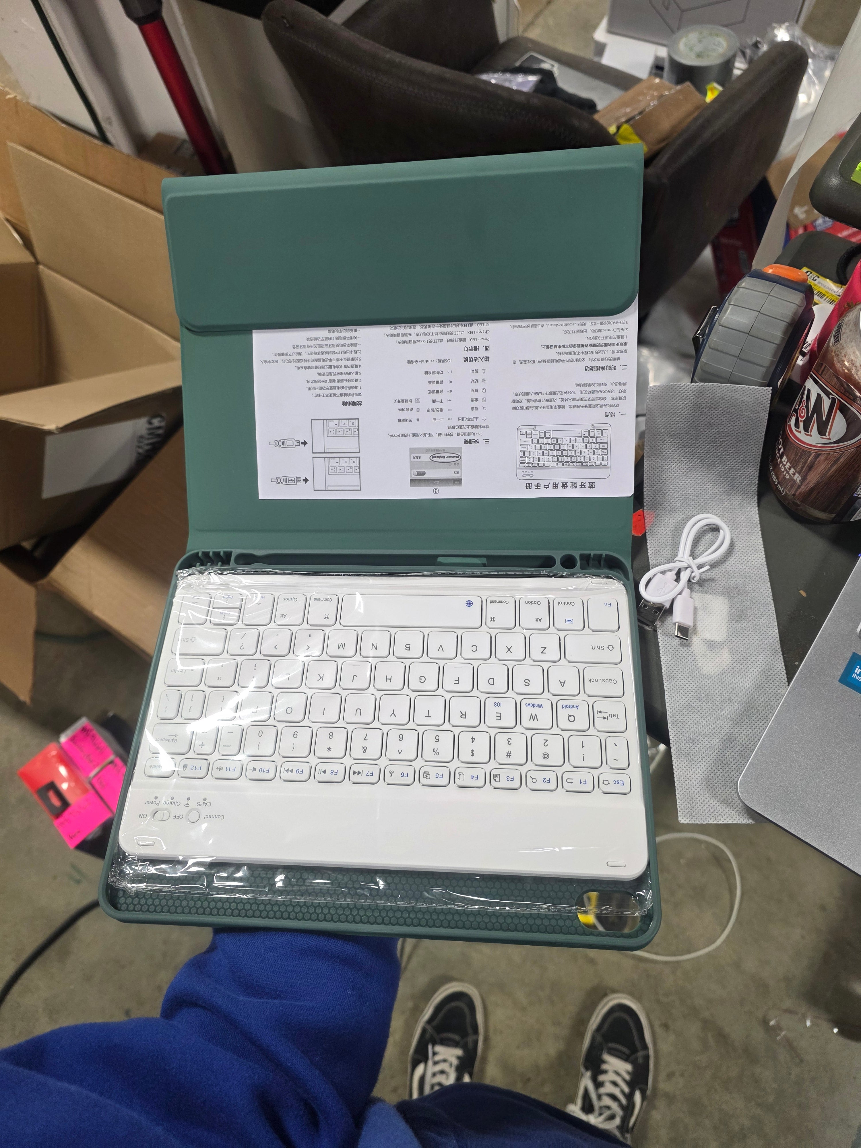 iPad (A16) 11th Generation Keyboard Case, Dark Green