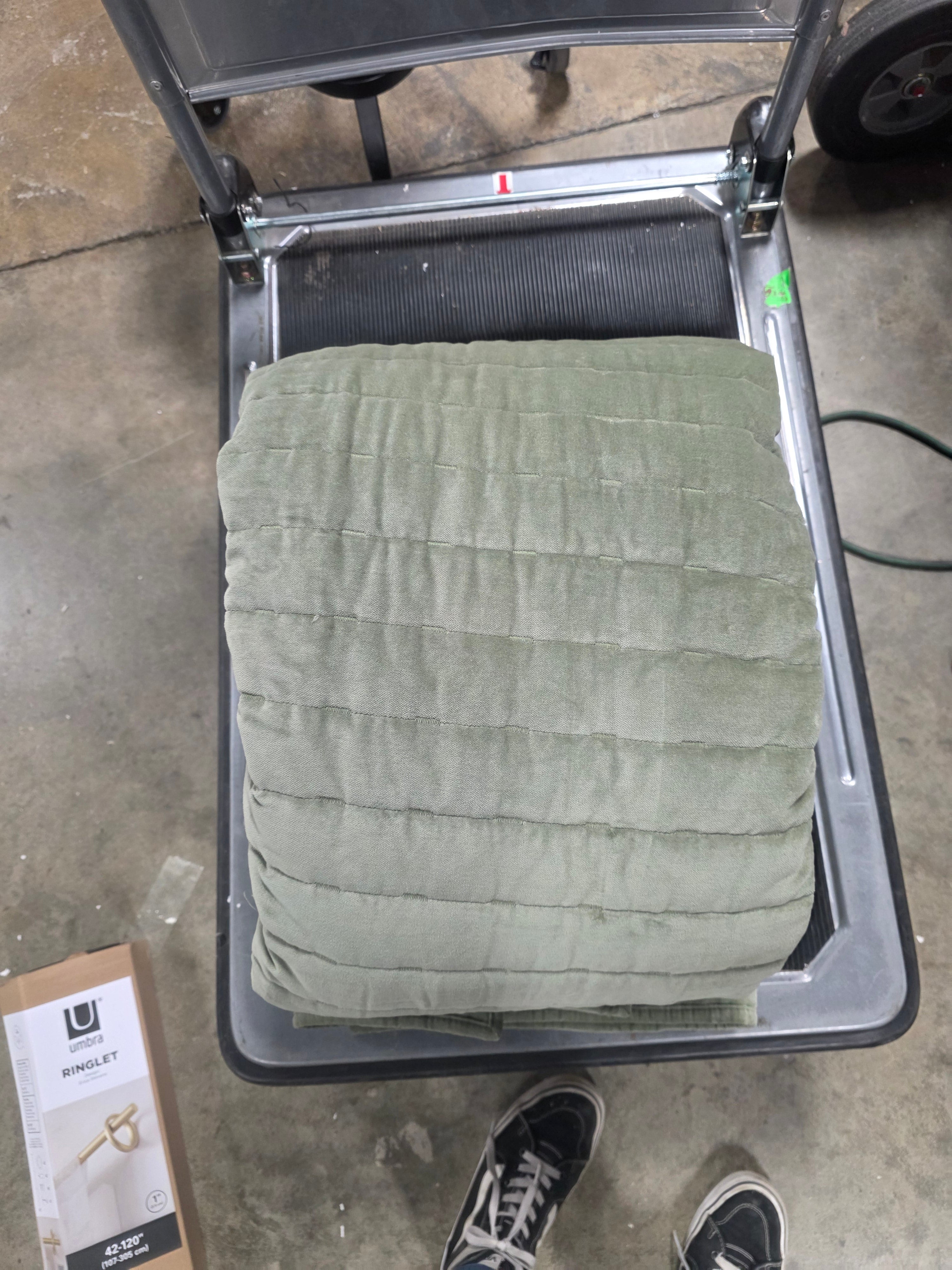 Channel Stitch Velvet Quilt - Full/Queen