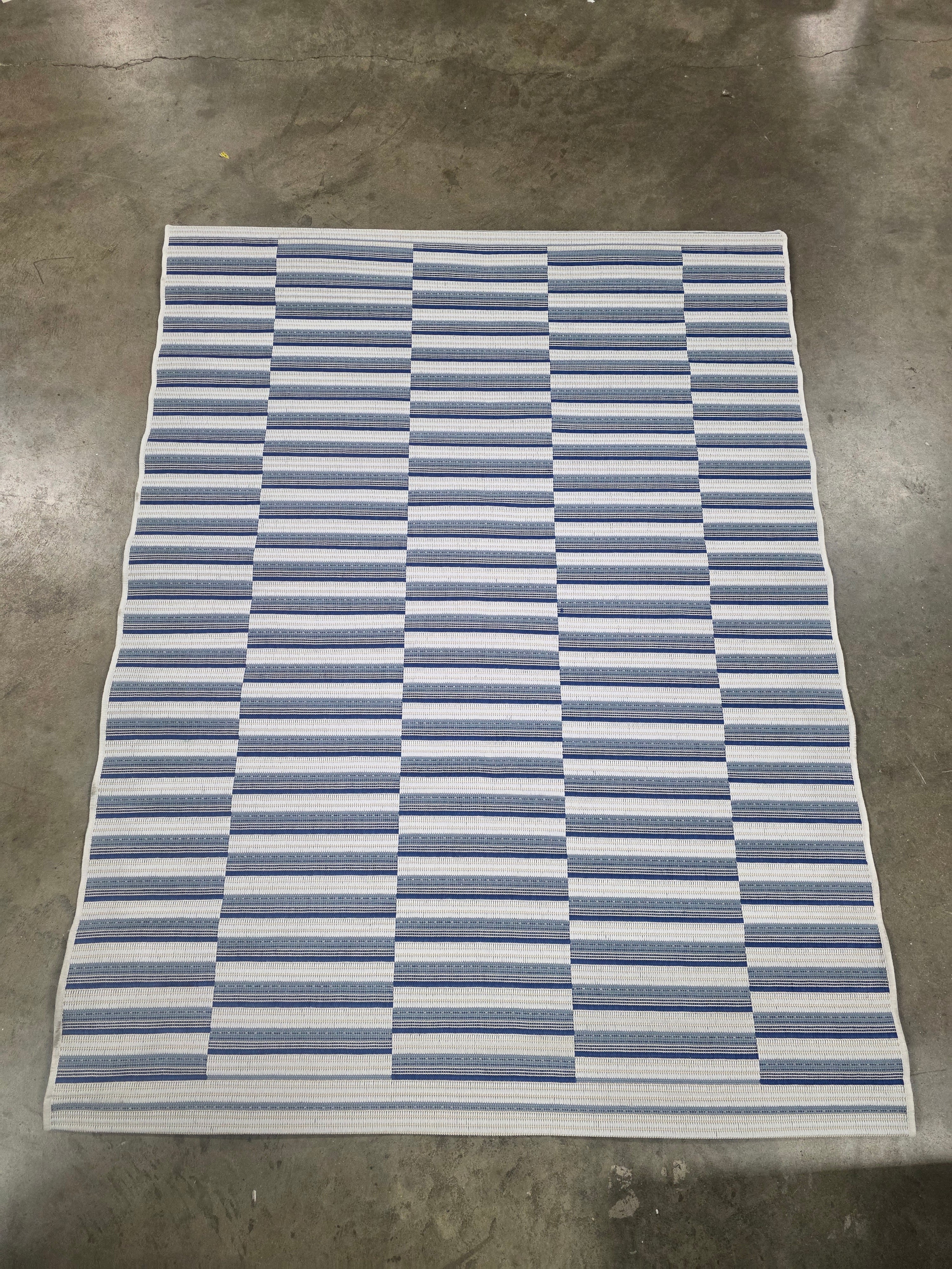 Linear Geo Outdoor Area Rug 3'11"x5'5"