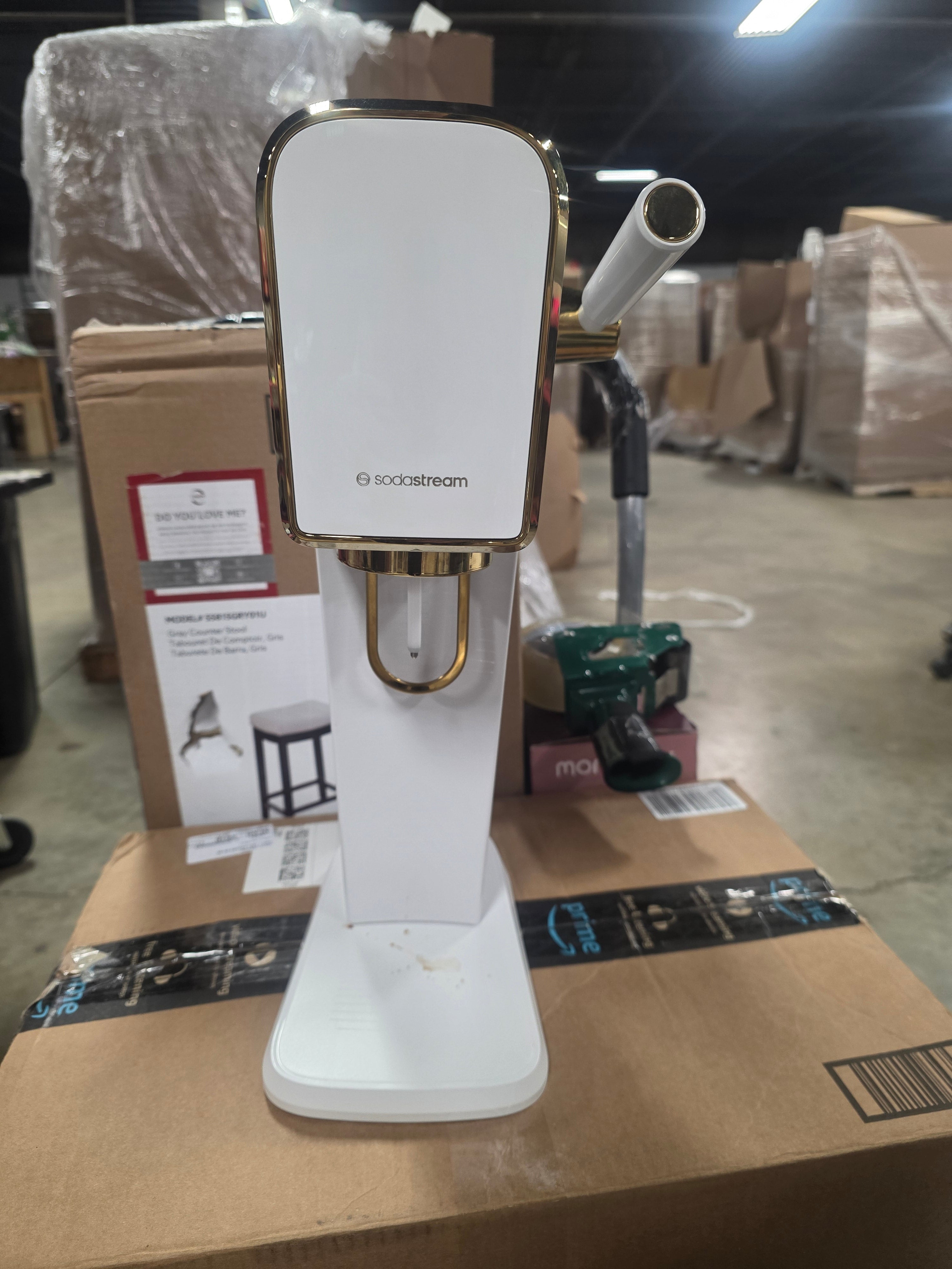 SodaStream ART Sparkling Water Maker Starter Kit (White / Gold