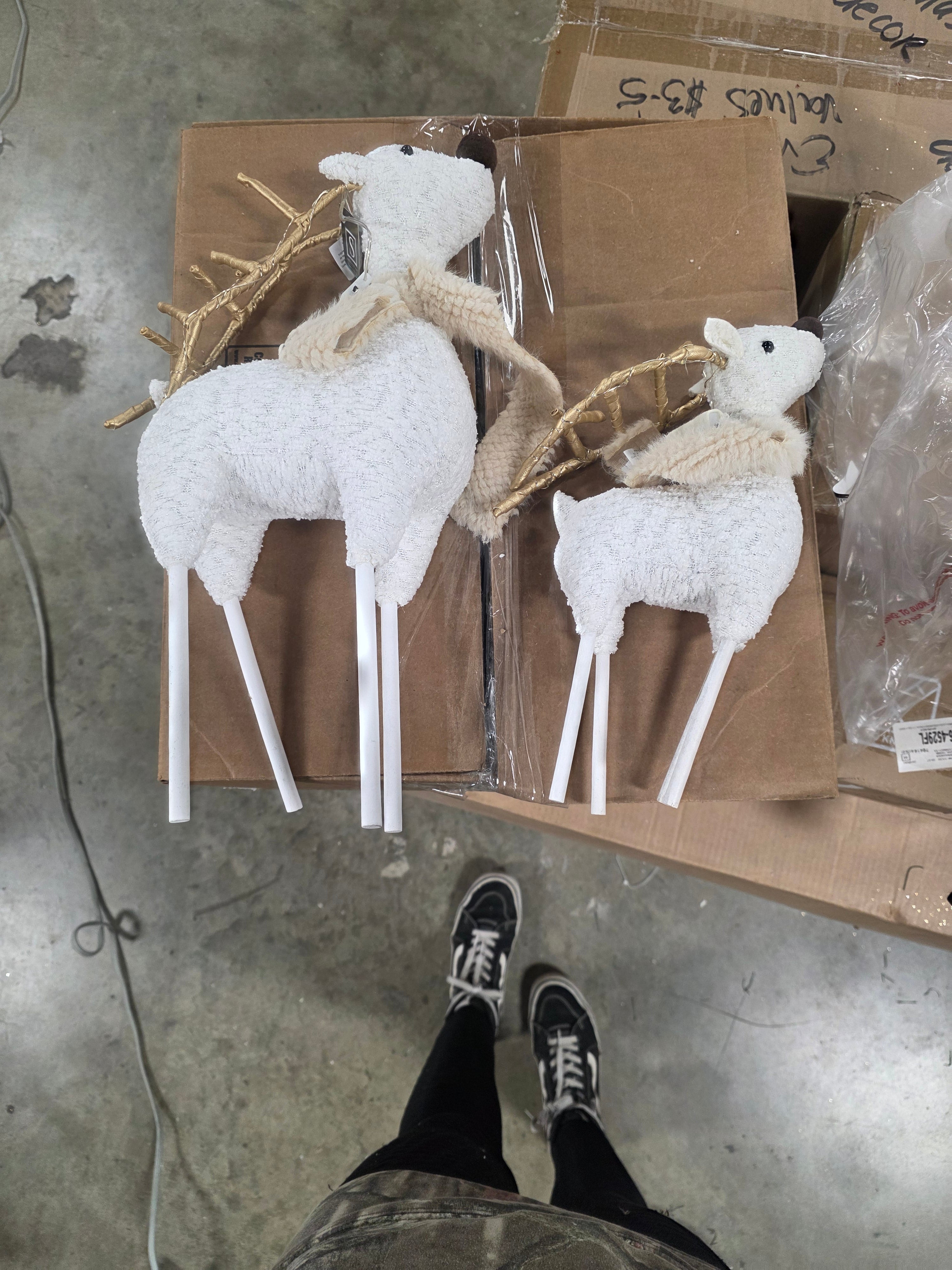 Comfy Christmas 2-Pack Deer Lighted Figurine, final cut