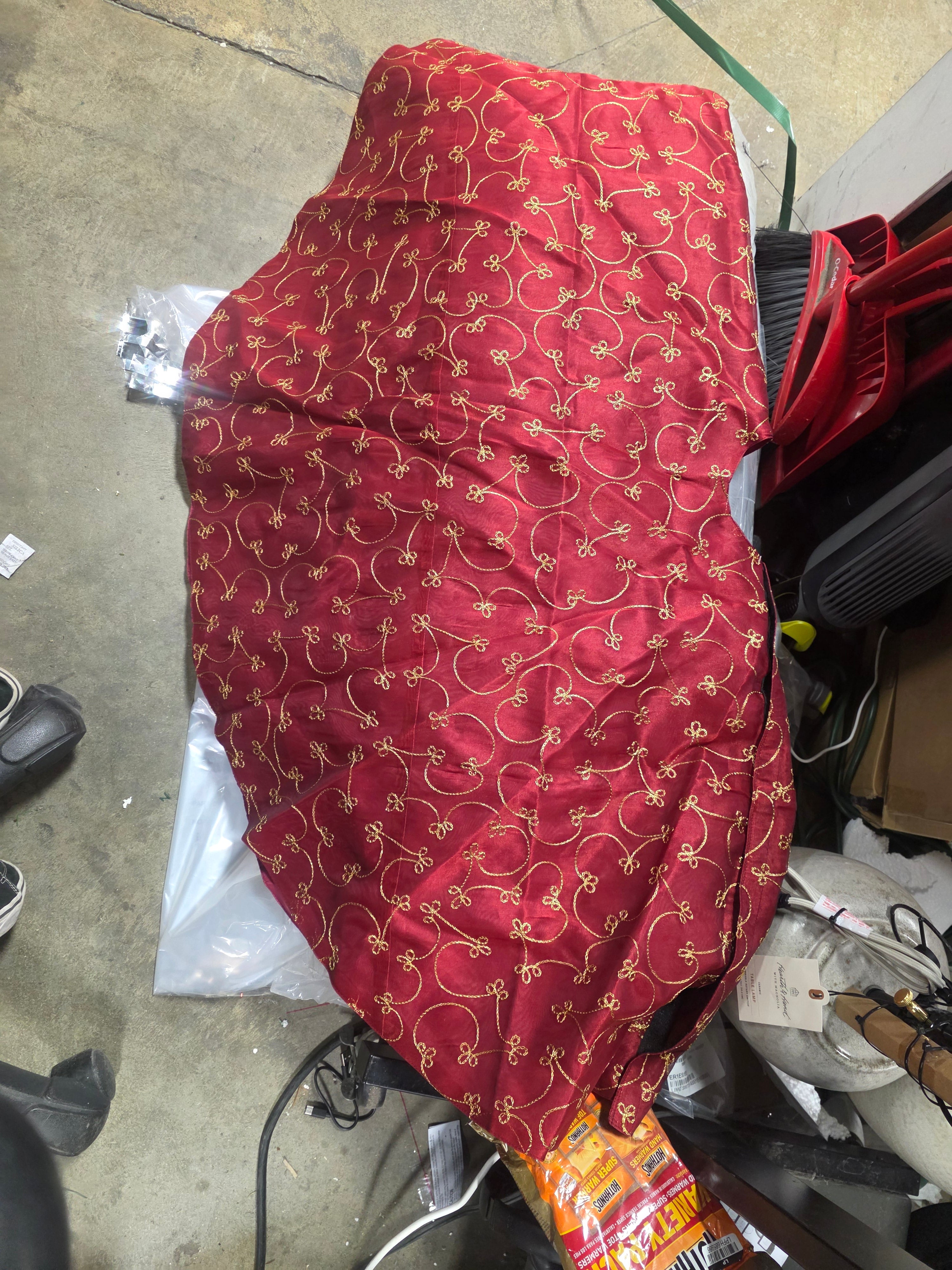 Embroidered Design Christmas Tree Skirt final cut