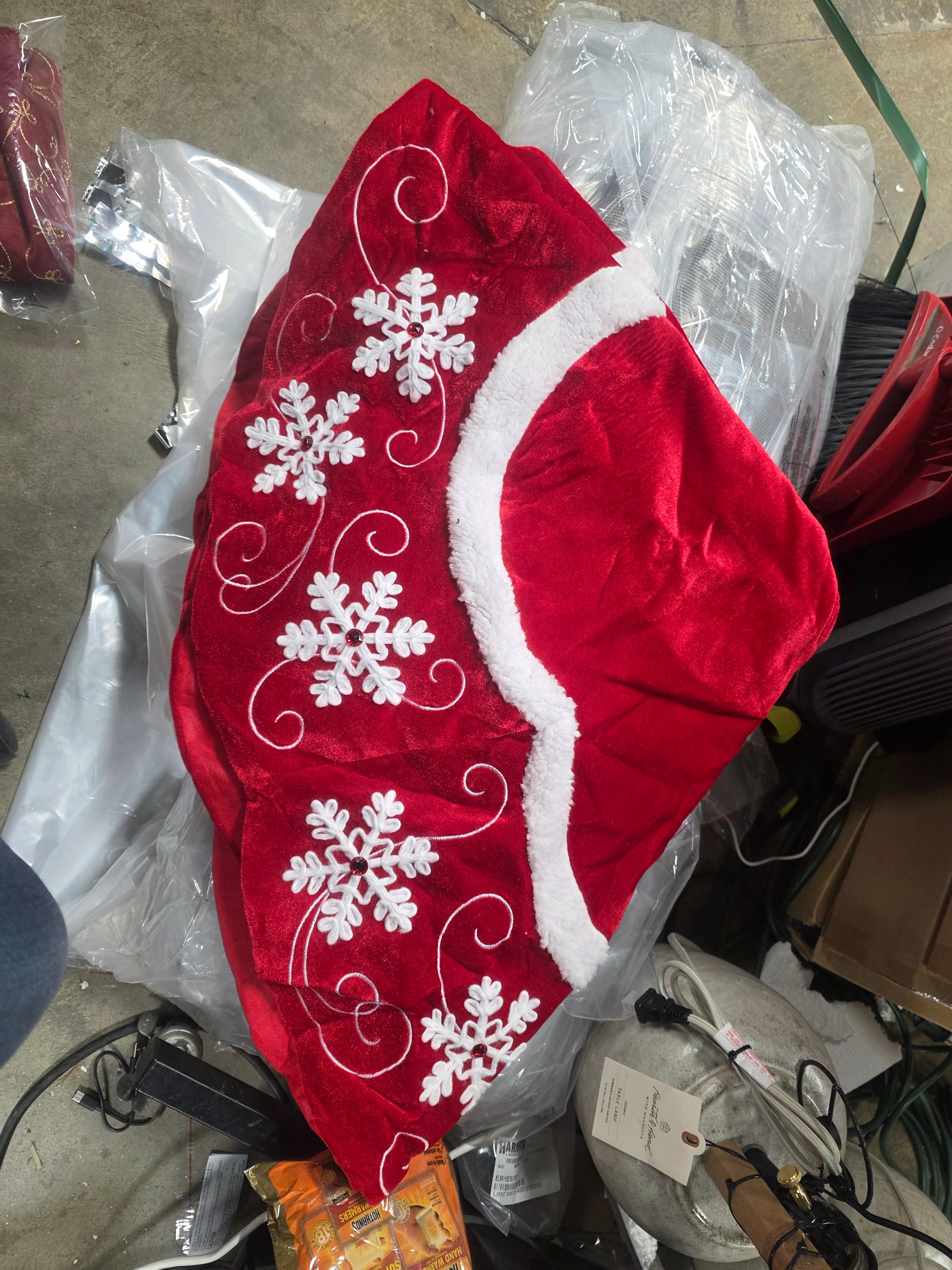 Velvet Red and White Snowflake Scallop Christmas Tree Skirt final cut