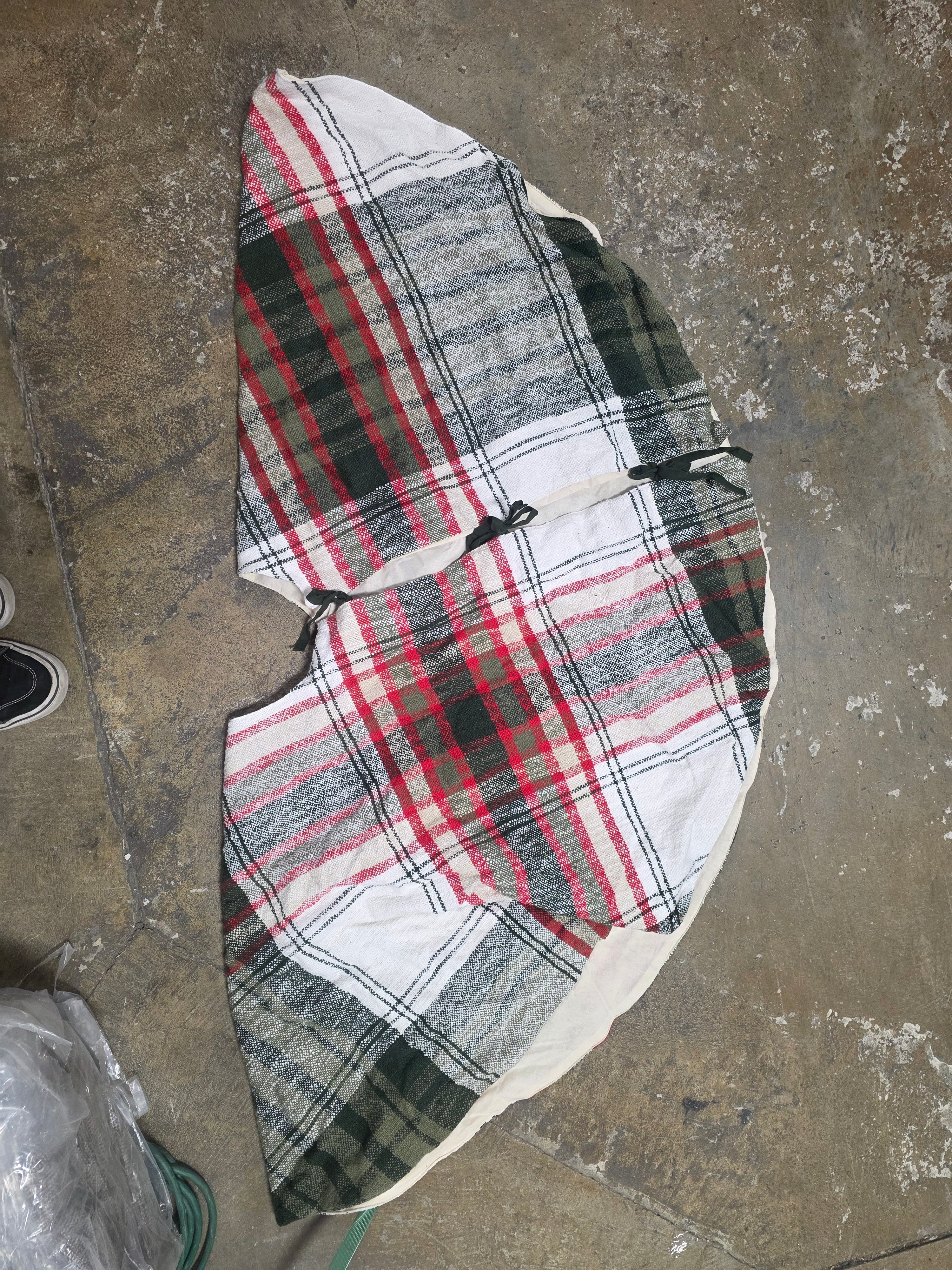 Plaid Chunky Woven Tree Skirt Vintage Red final cut