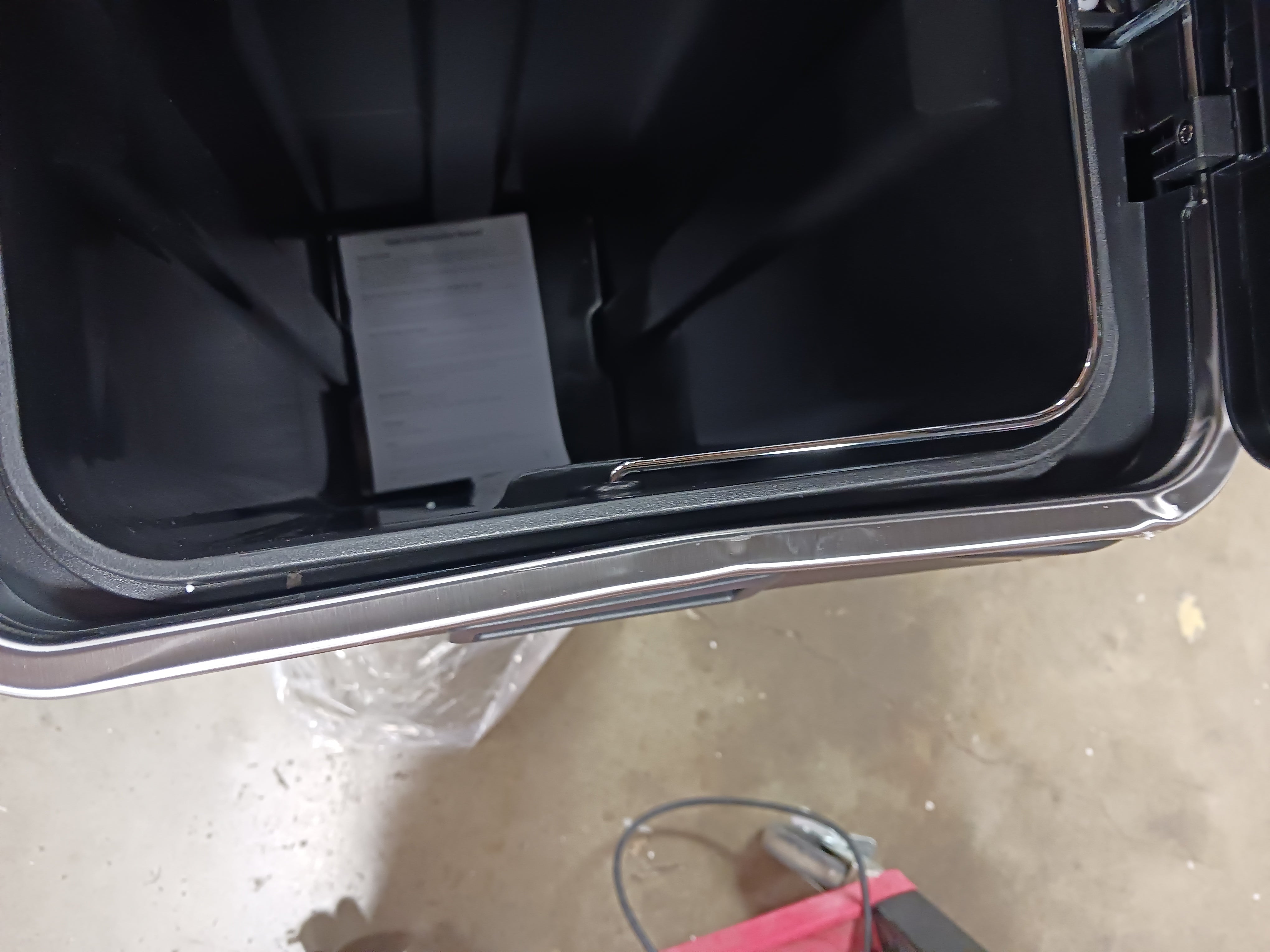 Black Steel Step On Trash (final cut, no further discounts)