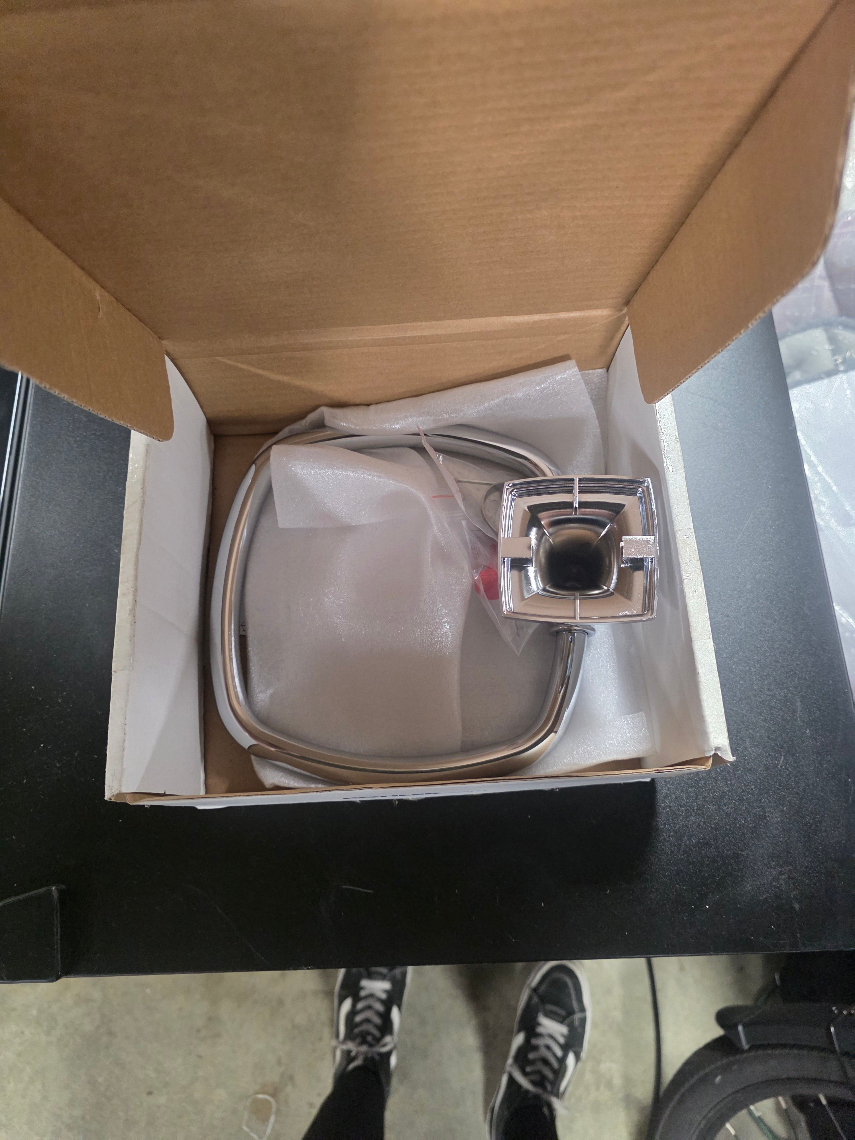 Grand Wall Mounted Towel Ring