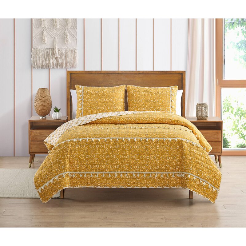 Yellow Pasadena Medallion Microfiber Quilt Set with Tassels, Twin