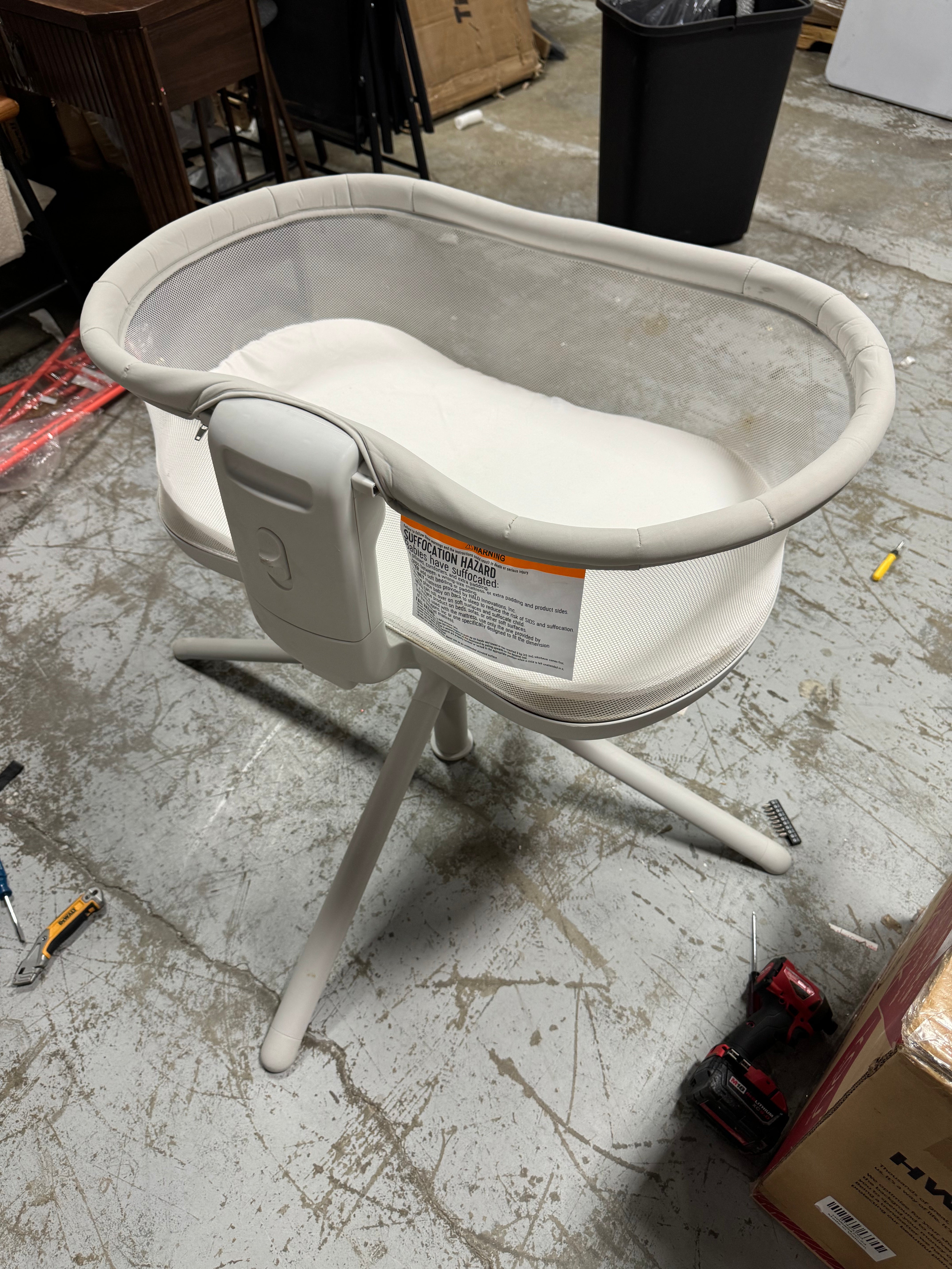BassiNest Swivel Sleeper - Gray