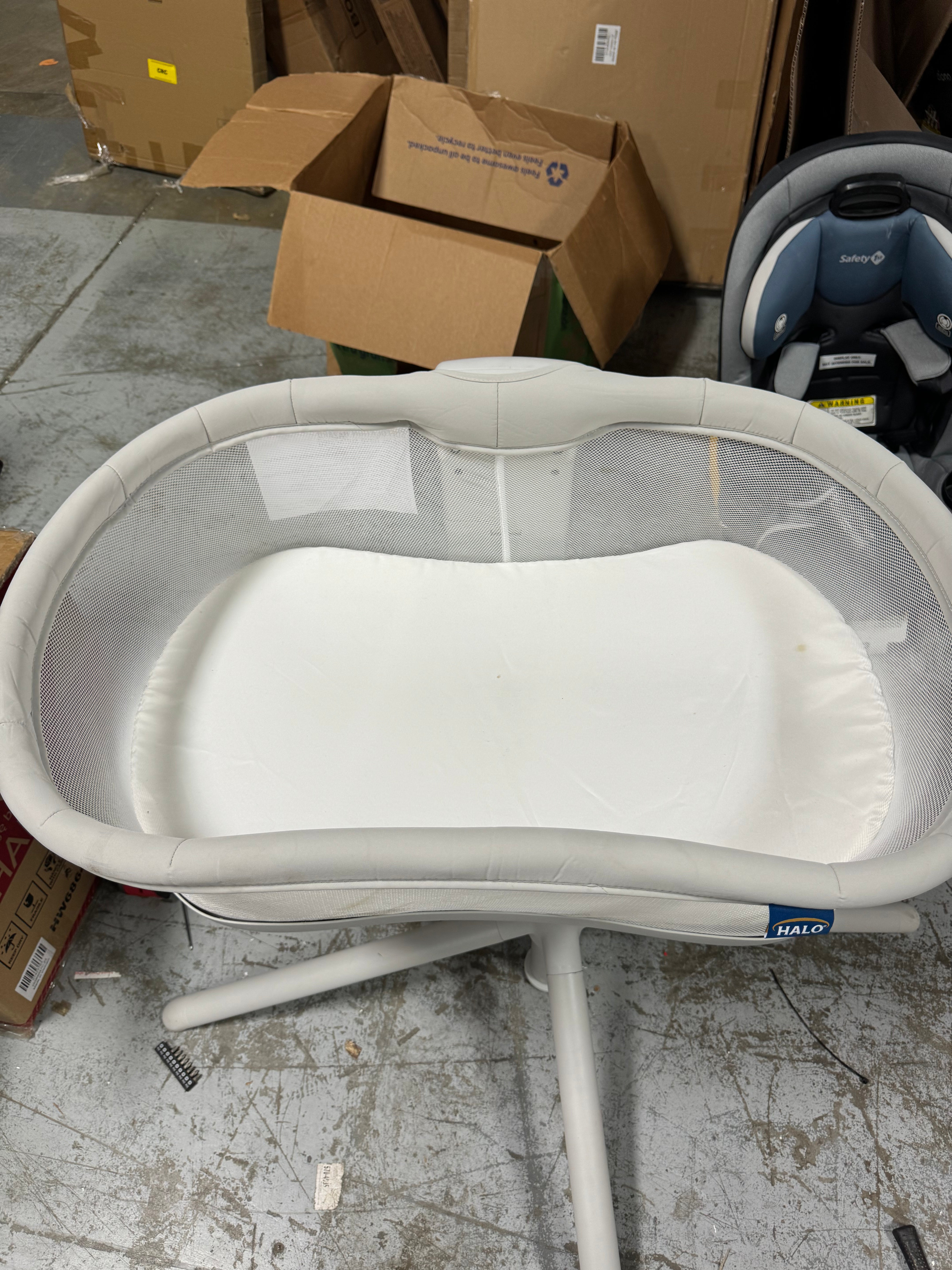 BassiNest Swivel Sleeper - Gray