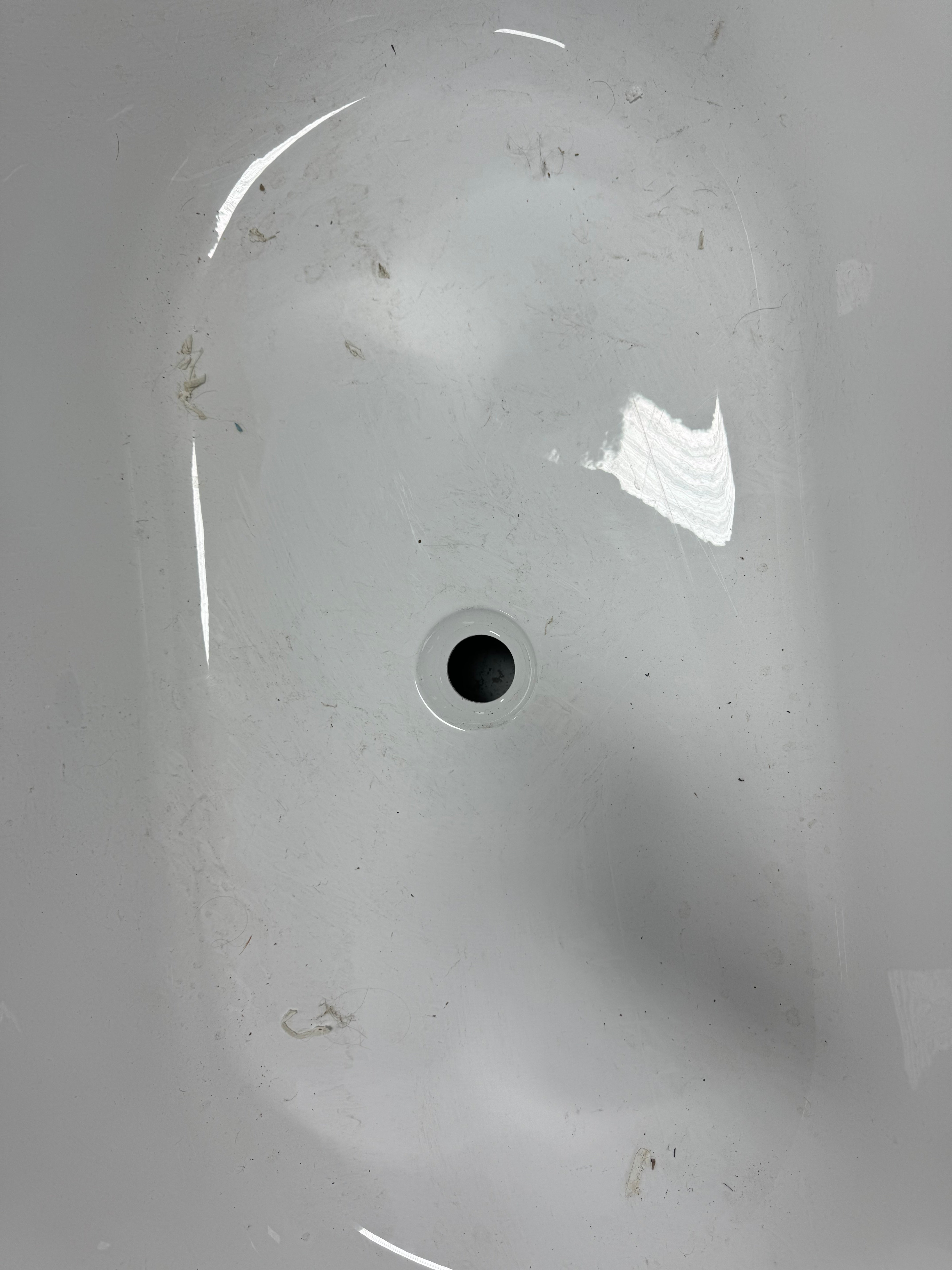 Vanity Art White/Polished Chrome Acrylic Oval Freestanding Soaking Bathtub with Drain (Center Drain)