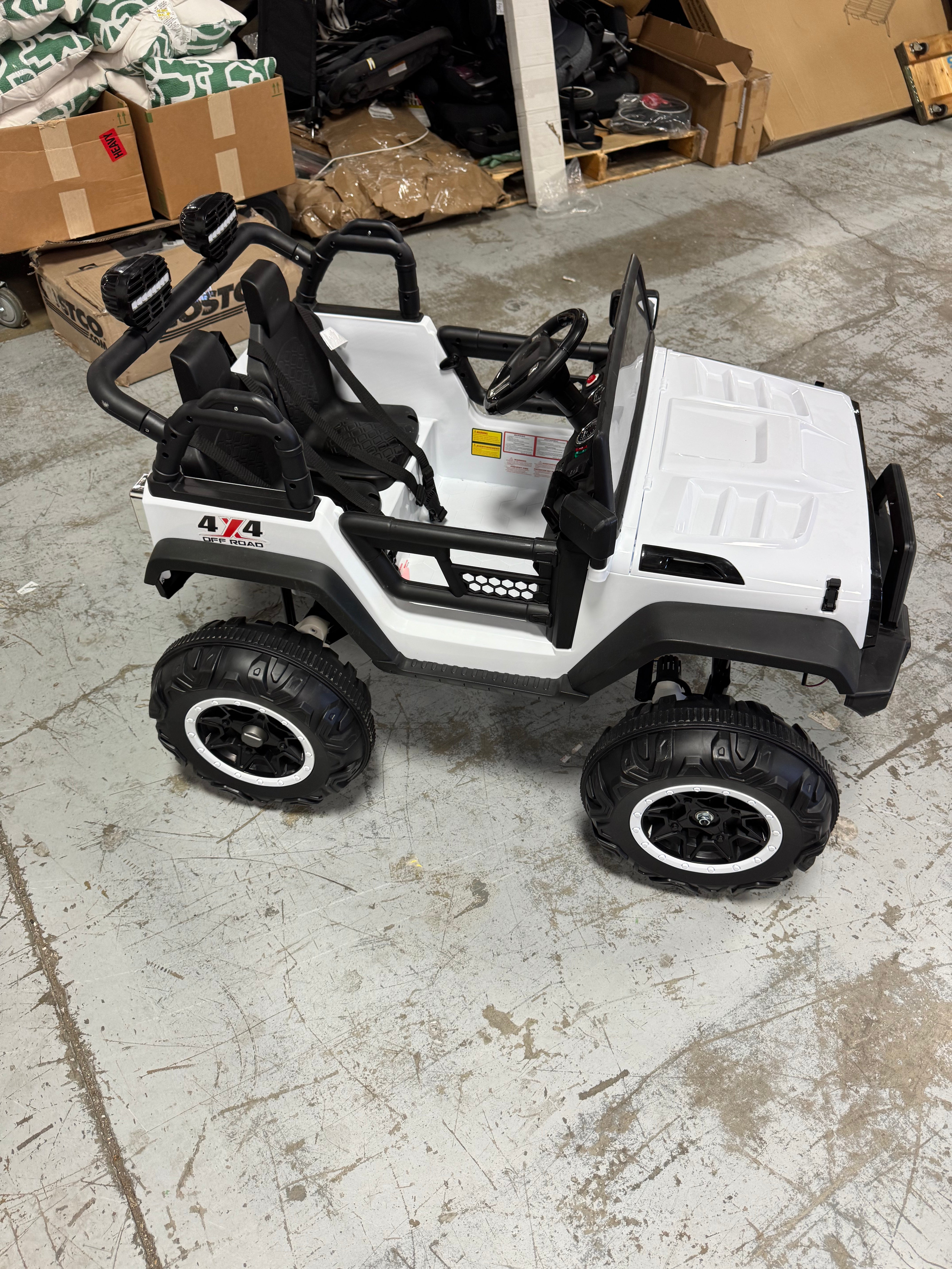 24V Ride on Car, 2 Seater Kids' Electric Vehicle Jeep with Remote Control, LED Light, Music, 2WD/4WD Switchable