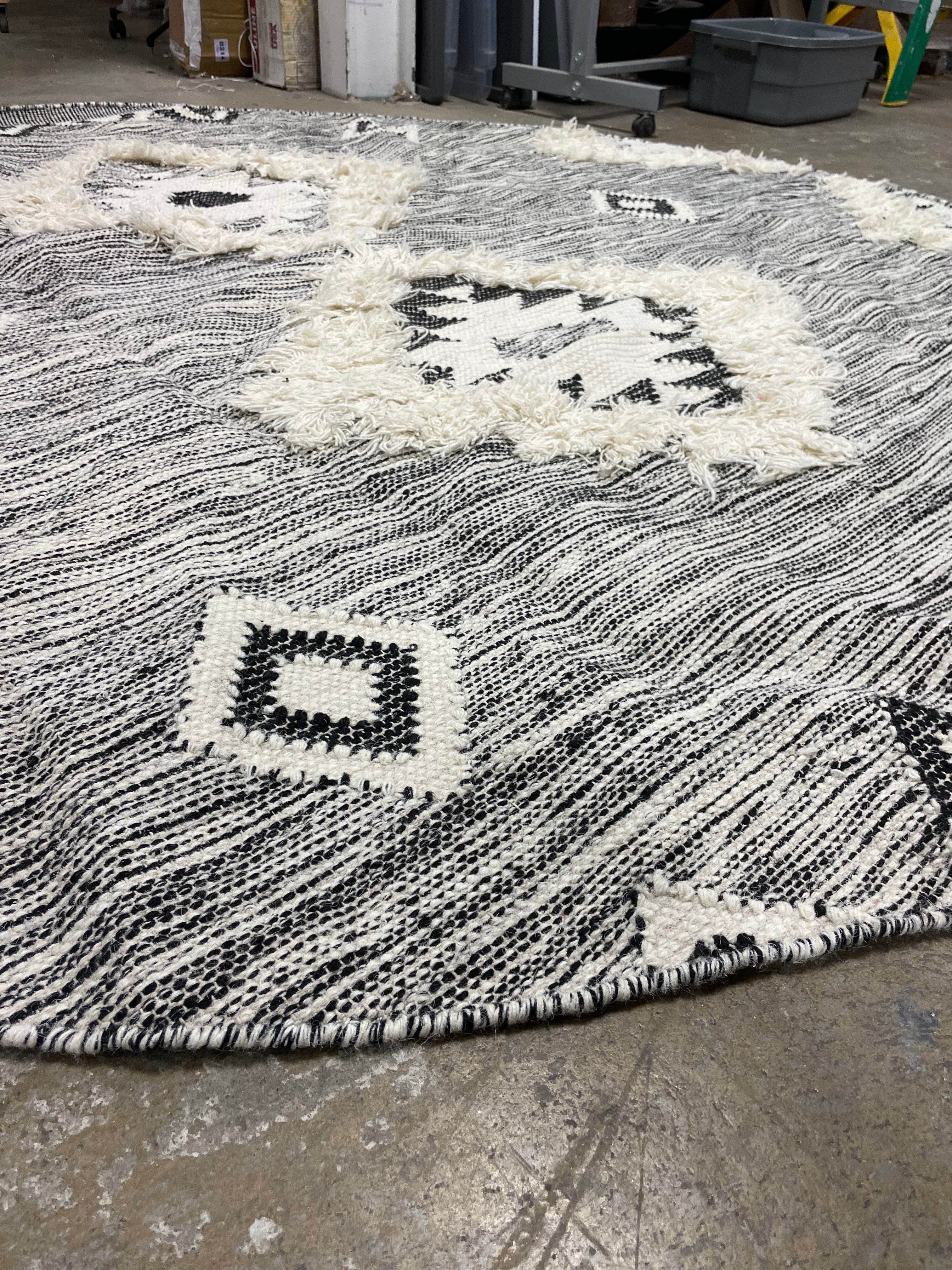 8' round Savannah Wool Black Round Indoor Geometric Area Rug