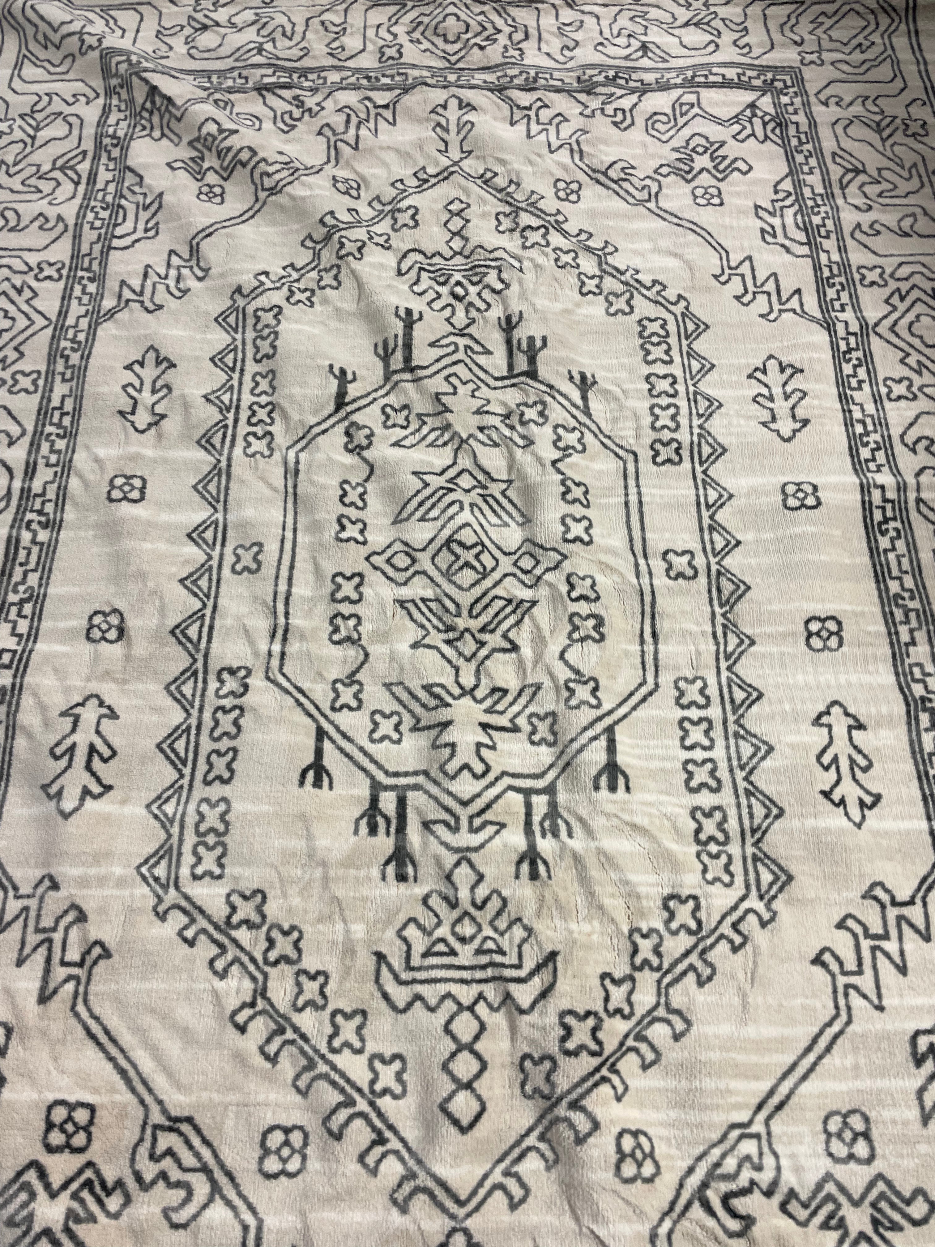 Plush Persian Style Area Rug Cream