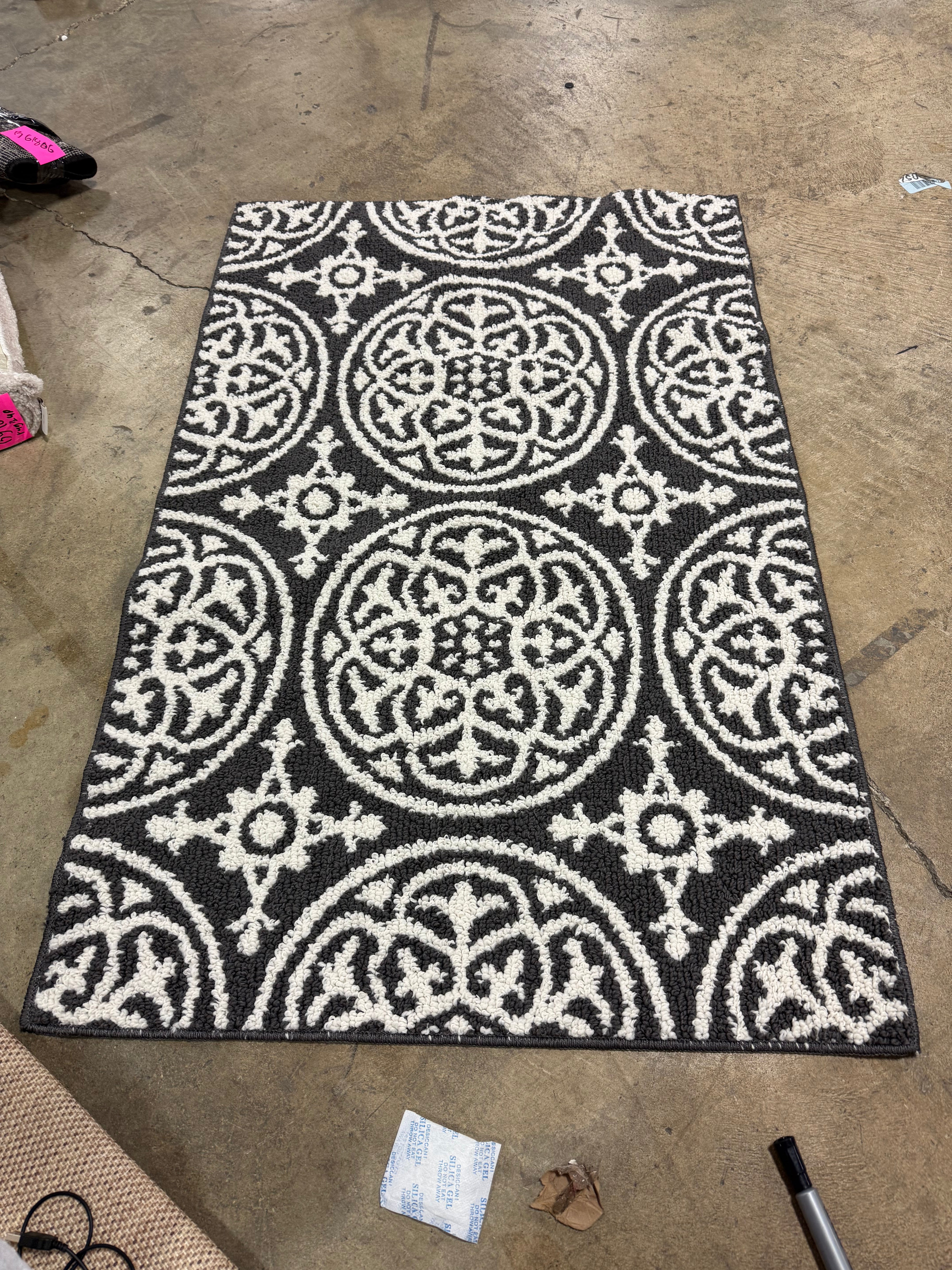 Medallion Washable Tufted And Hooked Rug 2'6"x3'10"