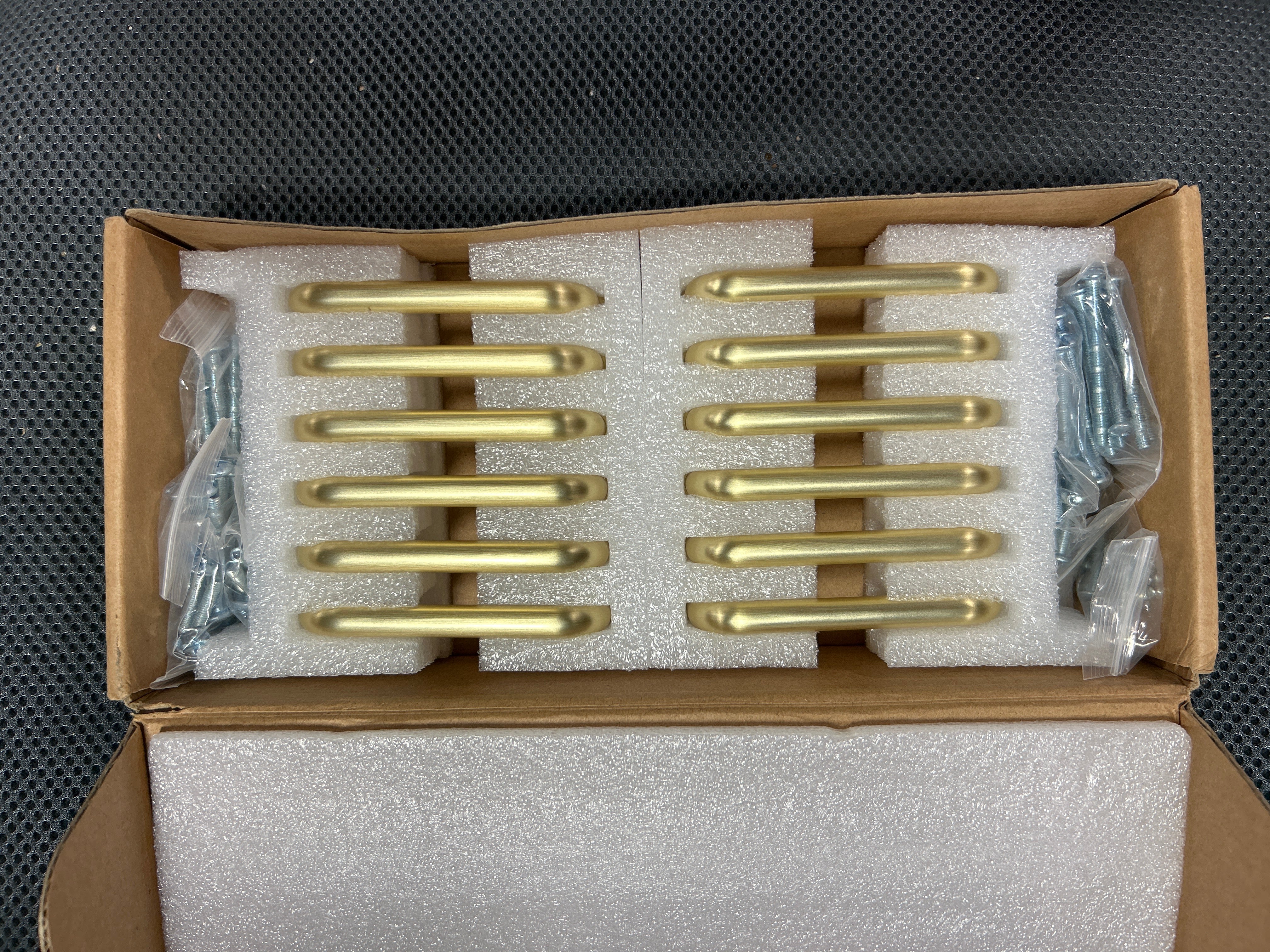 Center Bar Pull Multipack (Set of 12)