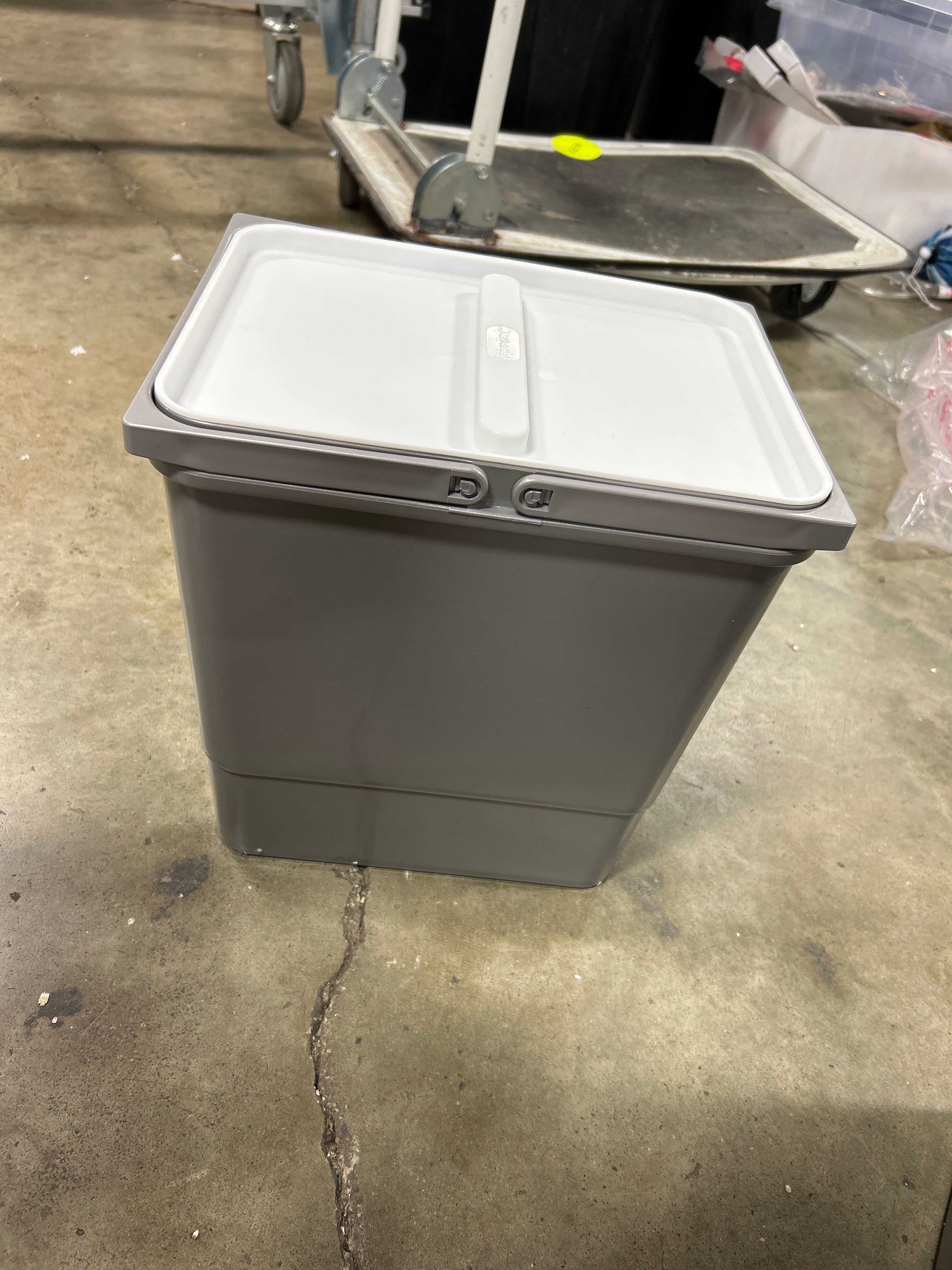 Wire Undersink Pullout Waste Container