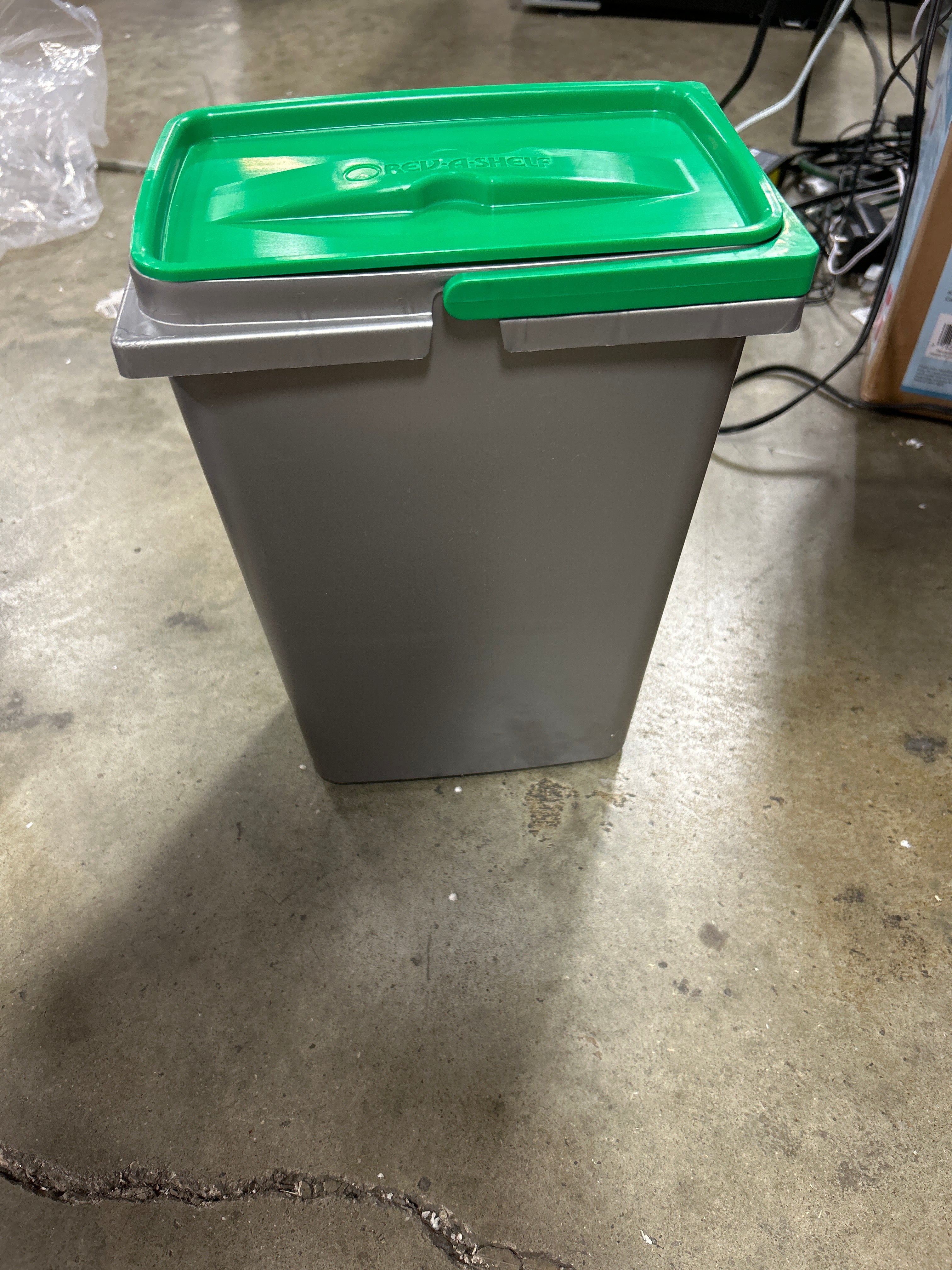 Wire Undersink Pullout Waste Container