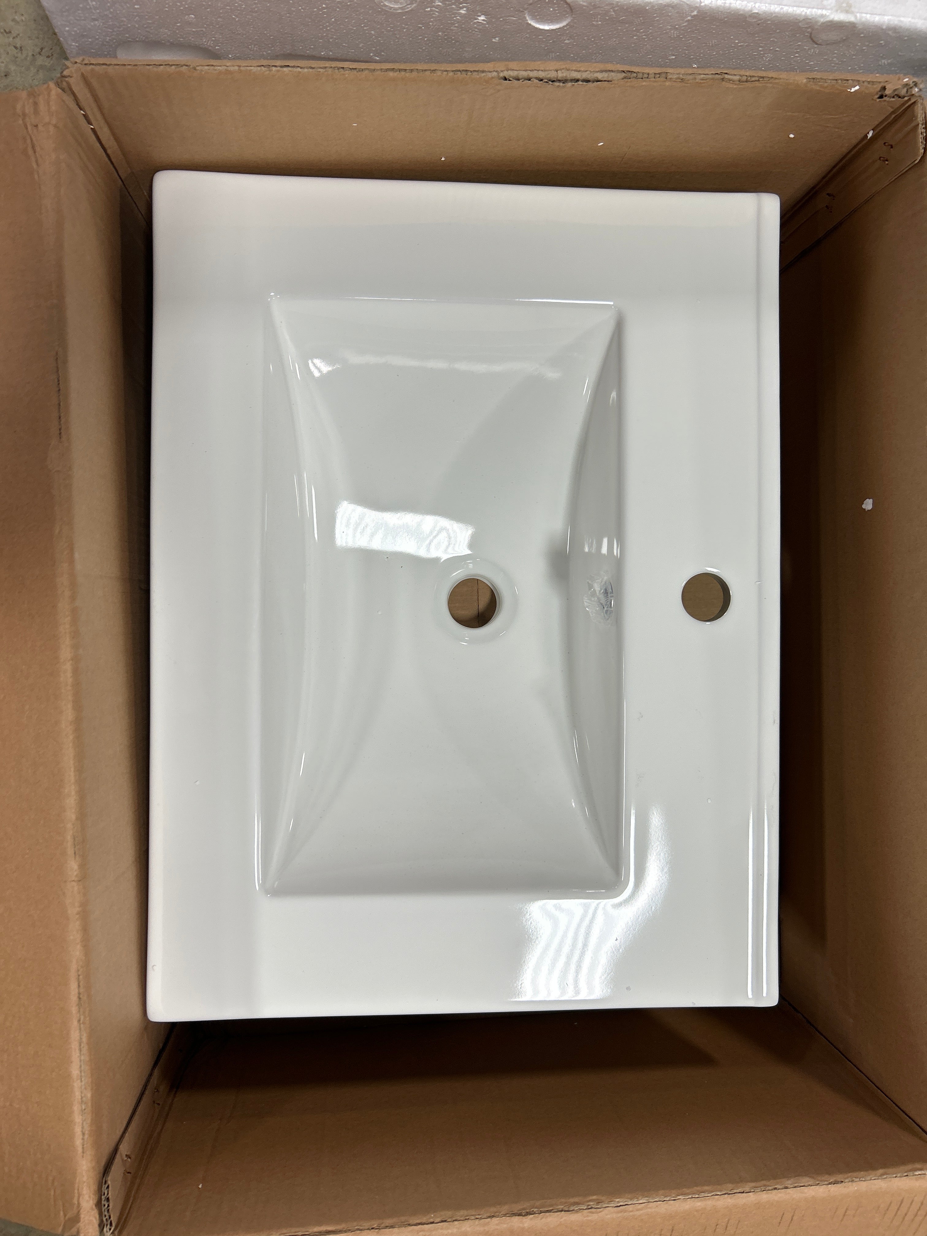 Frameport Single Bathroom Vanity Top in White with Sink