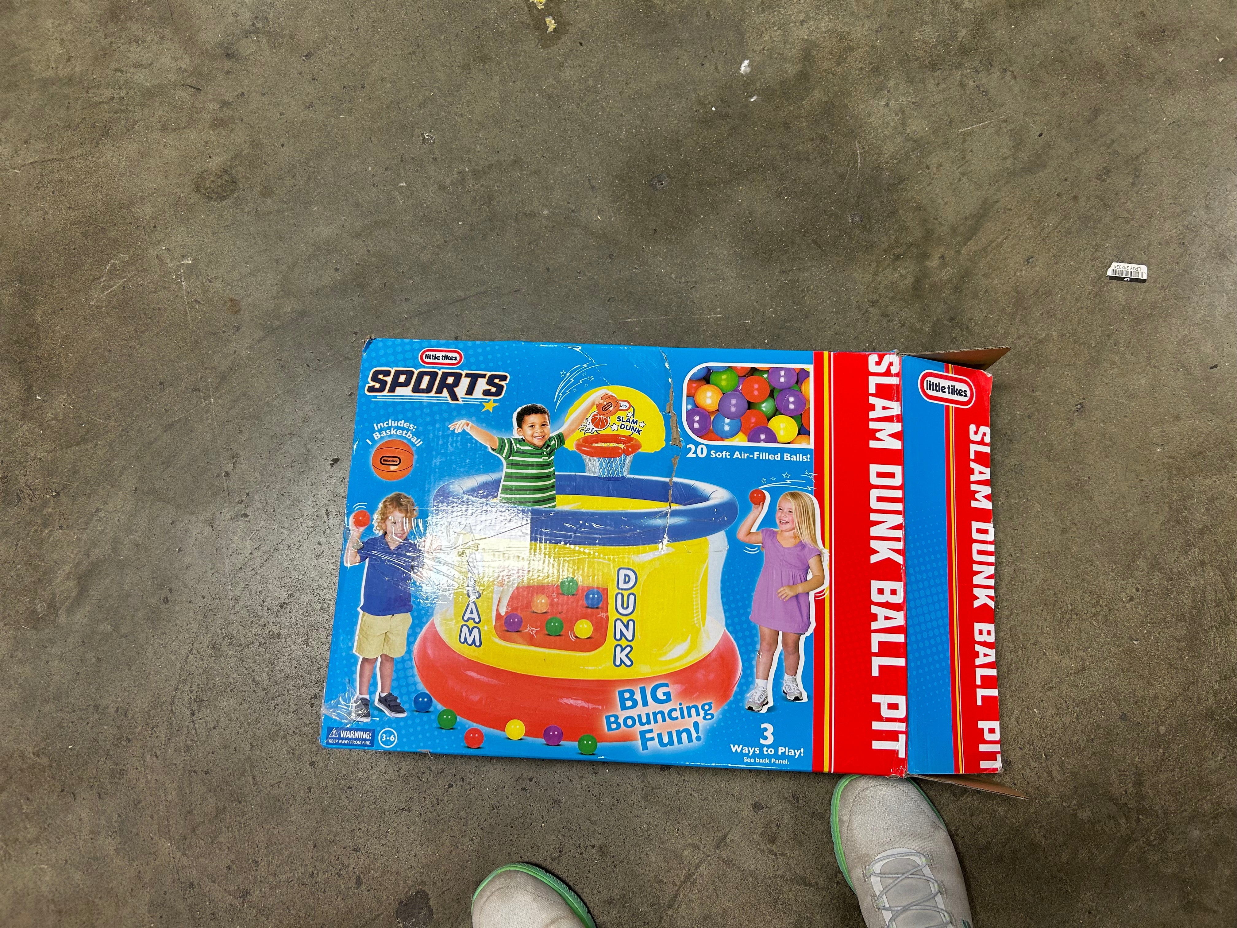 Slam Dunk Big Ball Pit with 20 AiLittle Tikes Slam Dunk Big Ball Pit ...