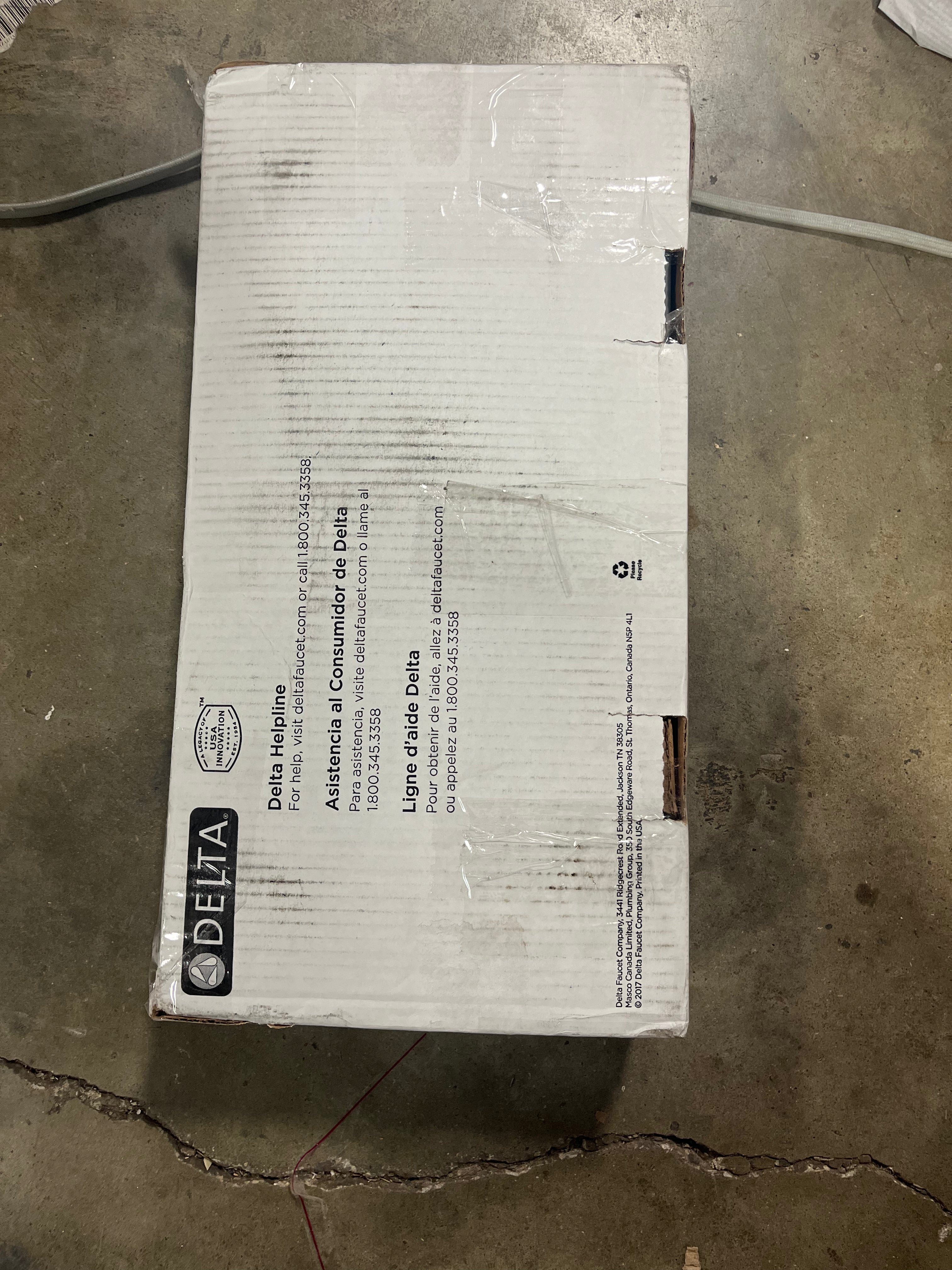 Velum Single Hole Bathroom Faucet with Drain Assembly