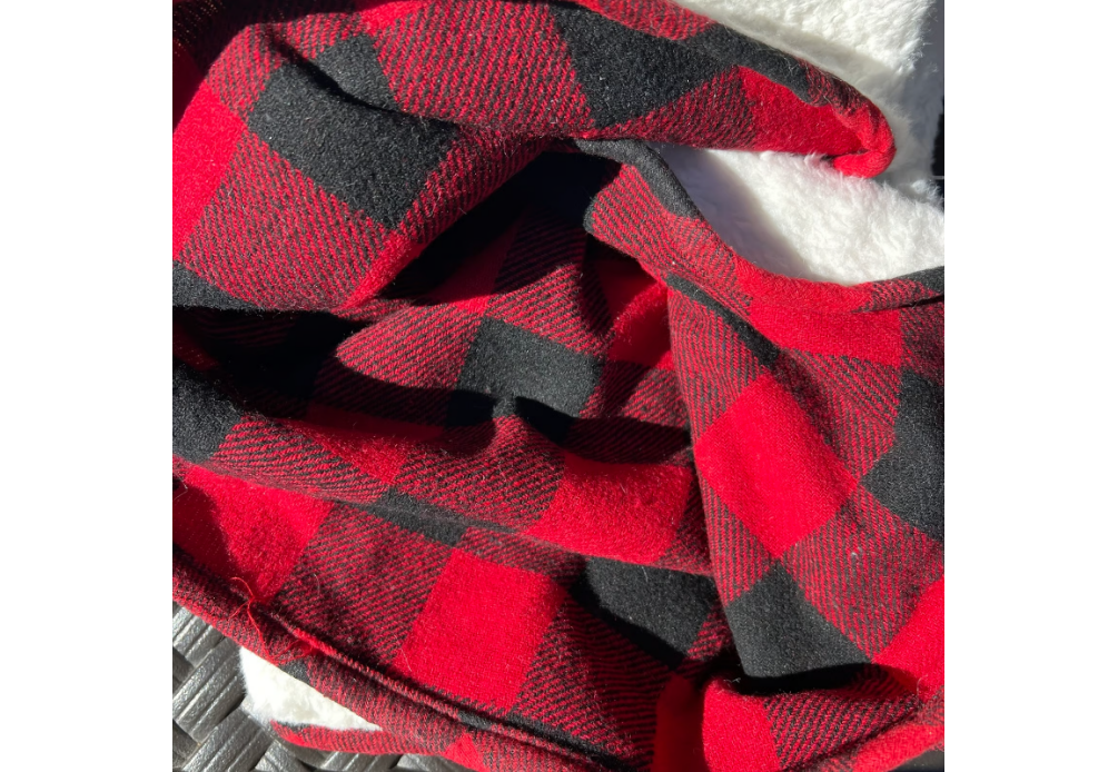 Reversible Christmas Tree Skirt Red Plaid /White Faux Fur, final cut