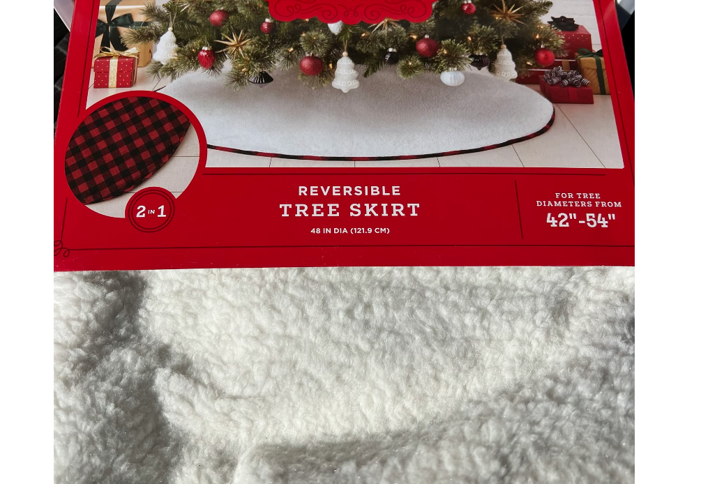 Reversible Christmas Tree Skirt Red Plaid /White Faux Fur, final cut