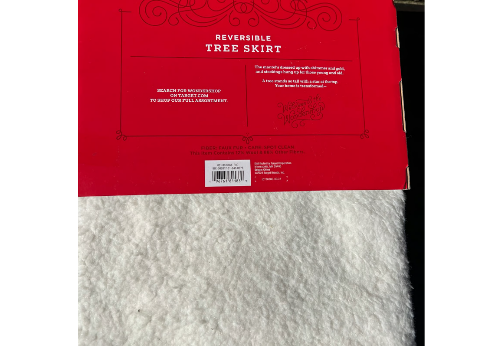 Reversible Christmas Tree Skirt Red Plaid /White Faux Fur, final cut