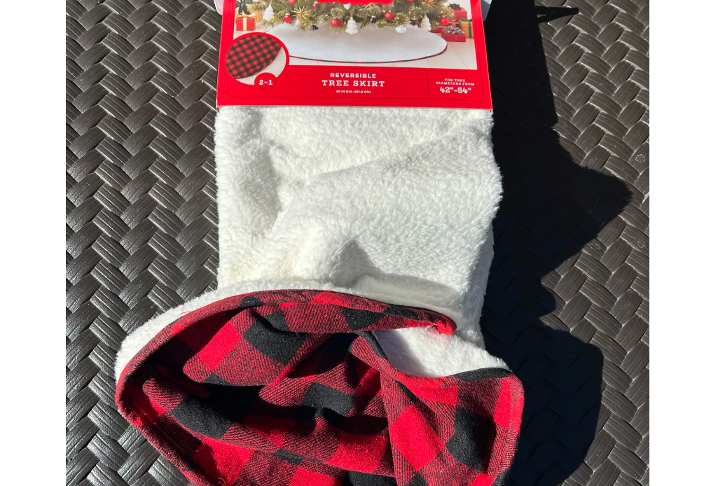 Reversible Christmas Tree Skirt Red Plaid /White Faux Fur, final cut